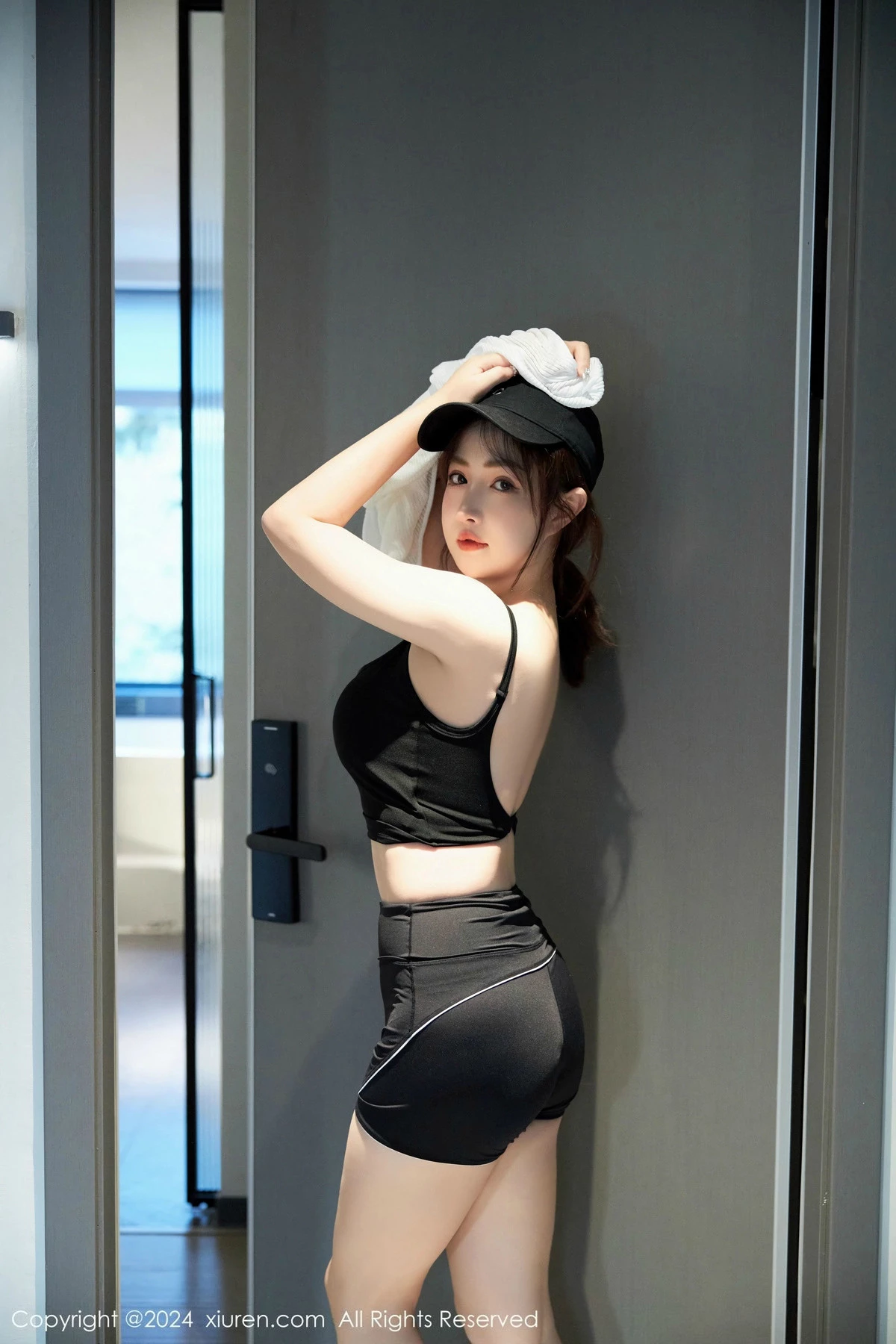 Xgyw.Org_XiuRen第9549_模特养乐多Doll性感深色运动服饰秀丰满身材白嫩美腿诱惑写真52P
