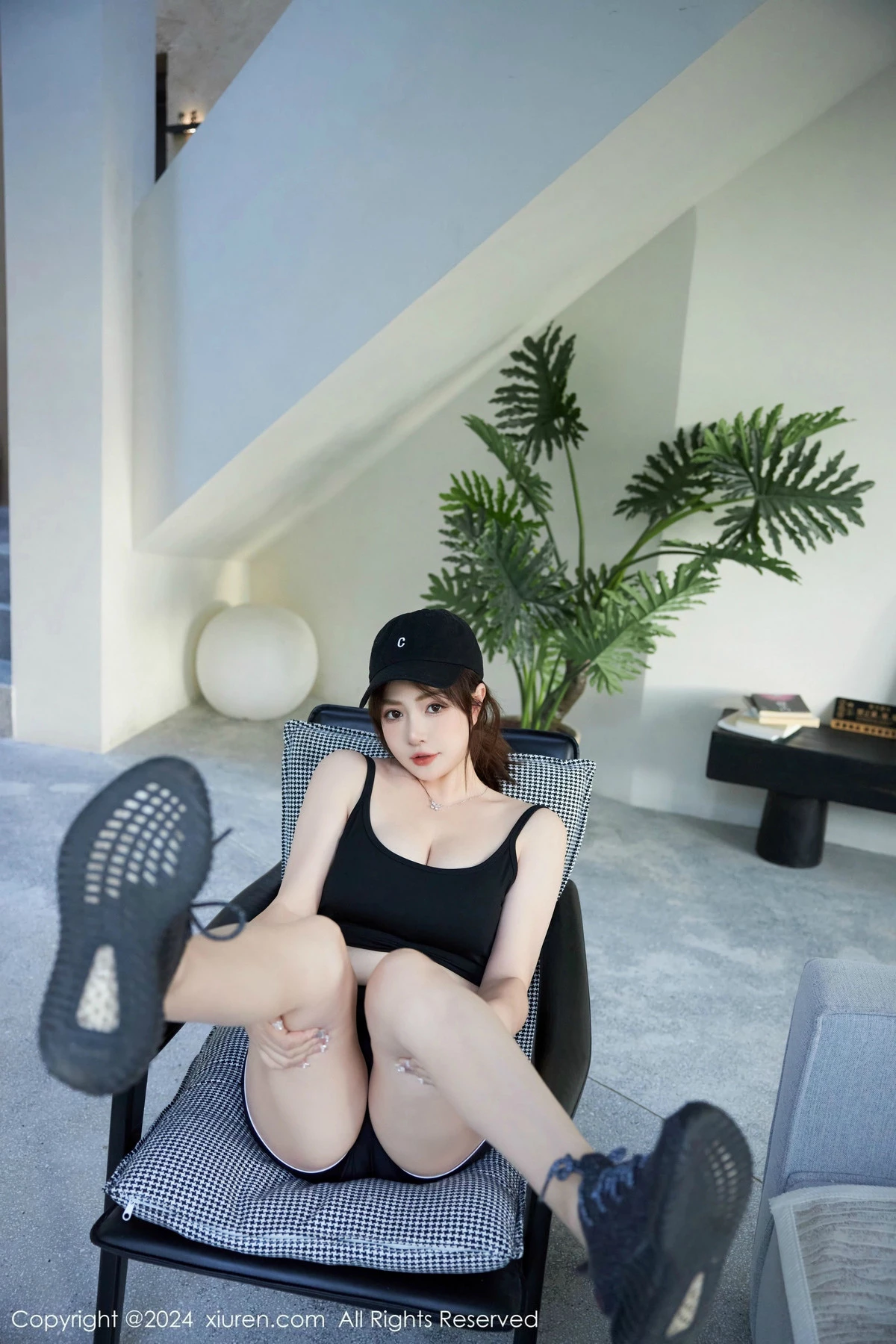 Xgyw.Org_XiuRen第9549_模特养乐多Doll性感深色运动服饰秀丰满身材白嫩美腿诱惑写真52P