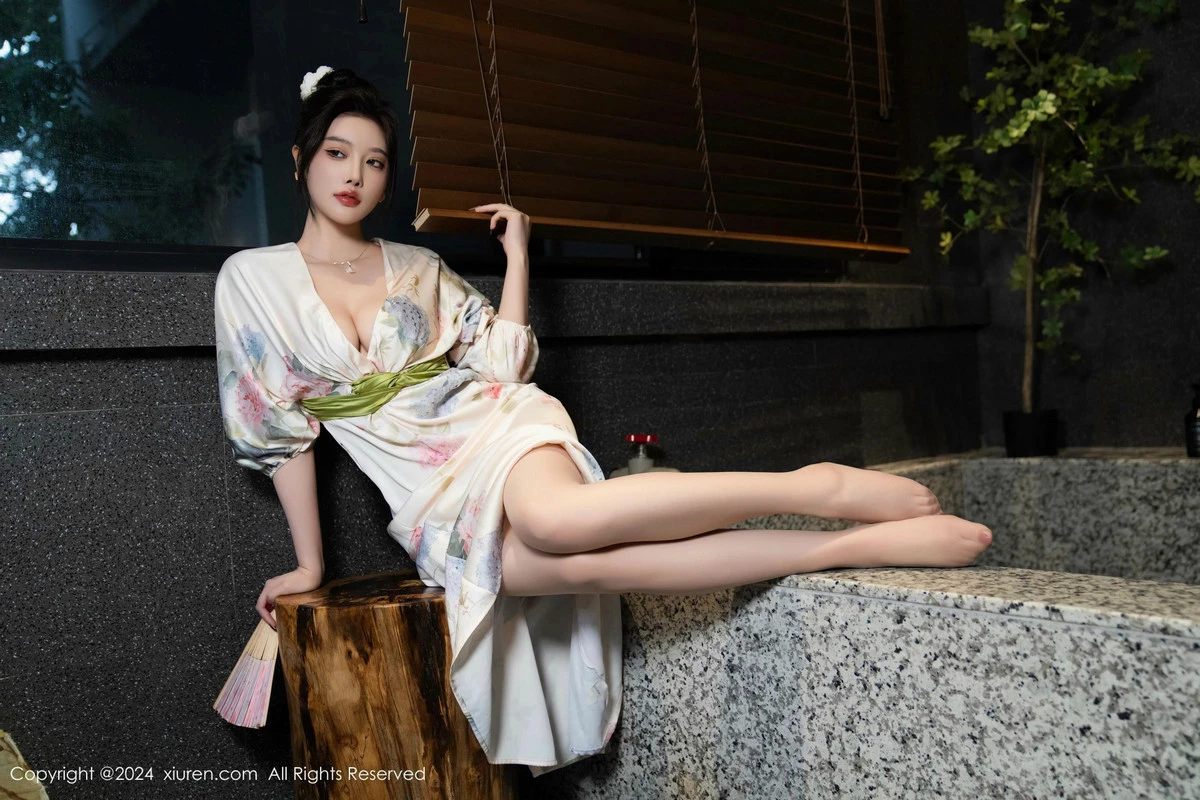 Xgyw.Org_XiuRen第9470期_女神杨晨晨Yome白色连衣裙+红色蕾丝情趣内衣秀丰腴身材诱惑写真99P