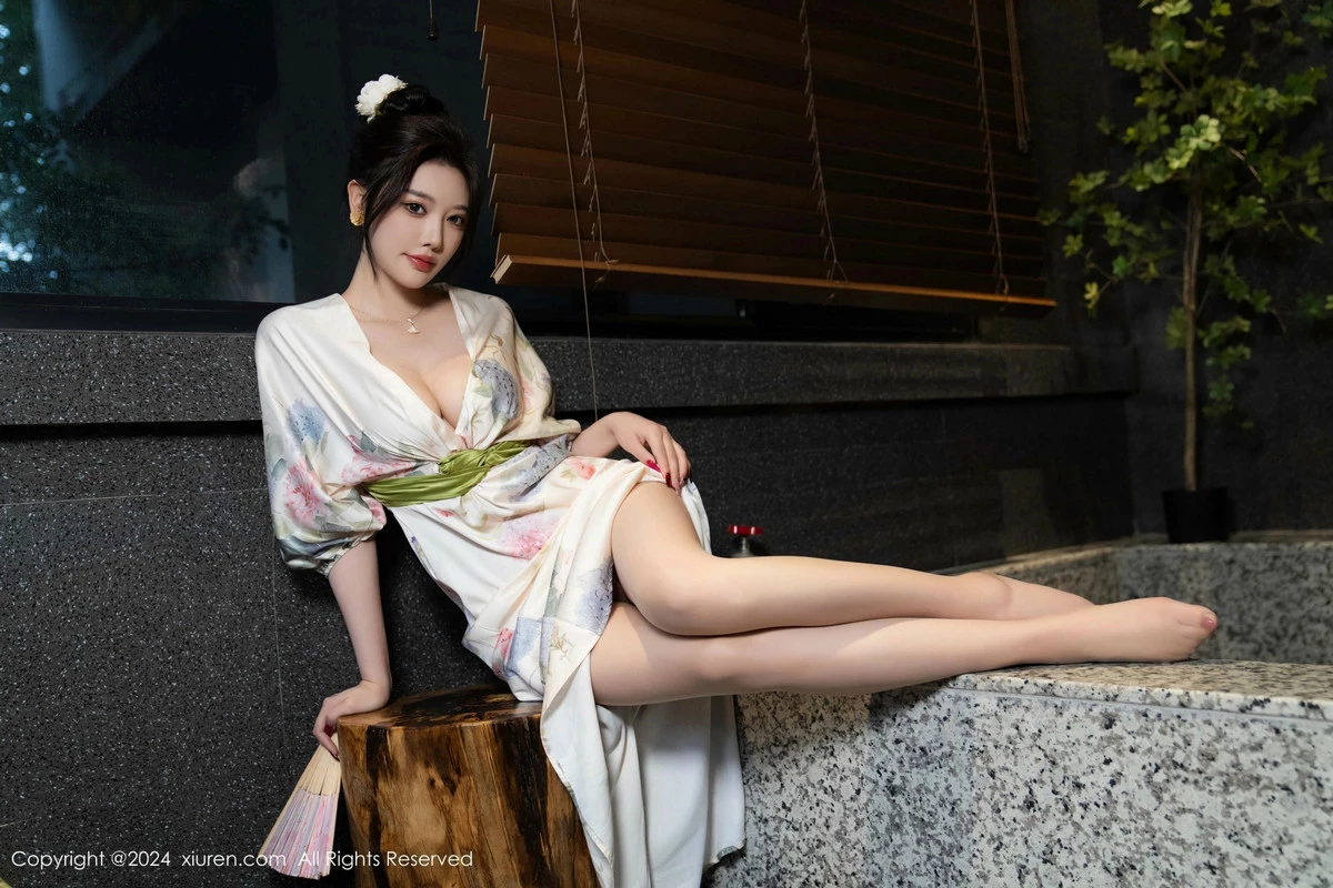 Xgyw.Org_XiuRen第9470期_女神杨晨晨Yome白色连衣裙+红色蕾丝情趣内衣秀丰腴身材诱惑写真99P