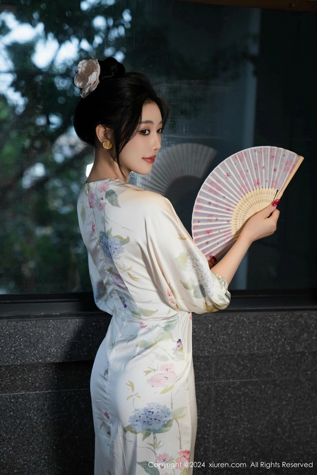 Xgyw.Org_XiuRen第9470期_女神杨晨晨Yome白色连衣裙+红色蕾丝情趣内衣秀丰腴身材诱惑写真99P
