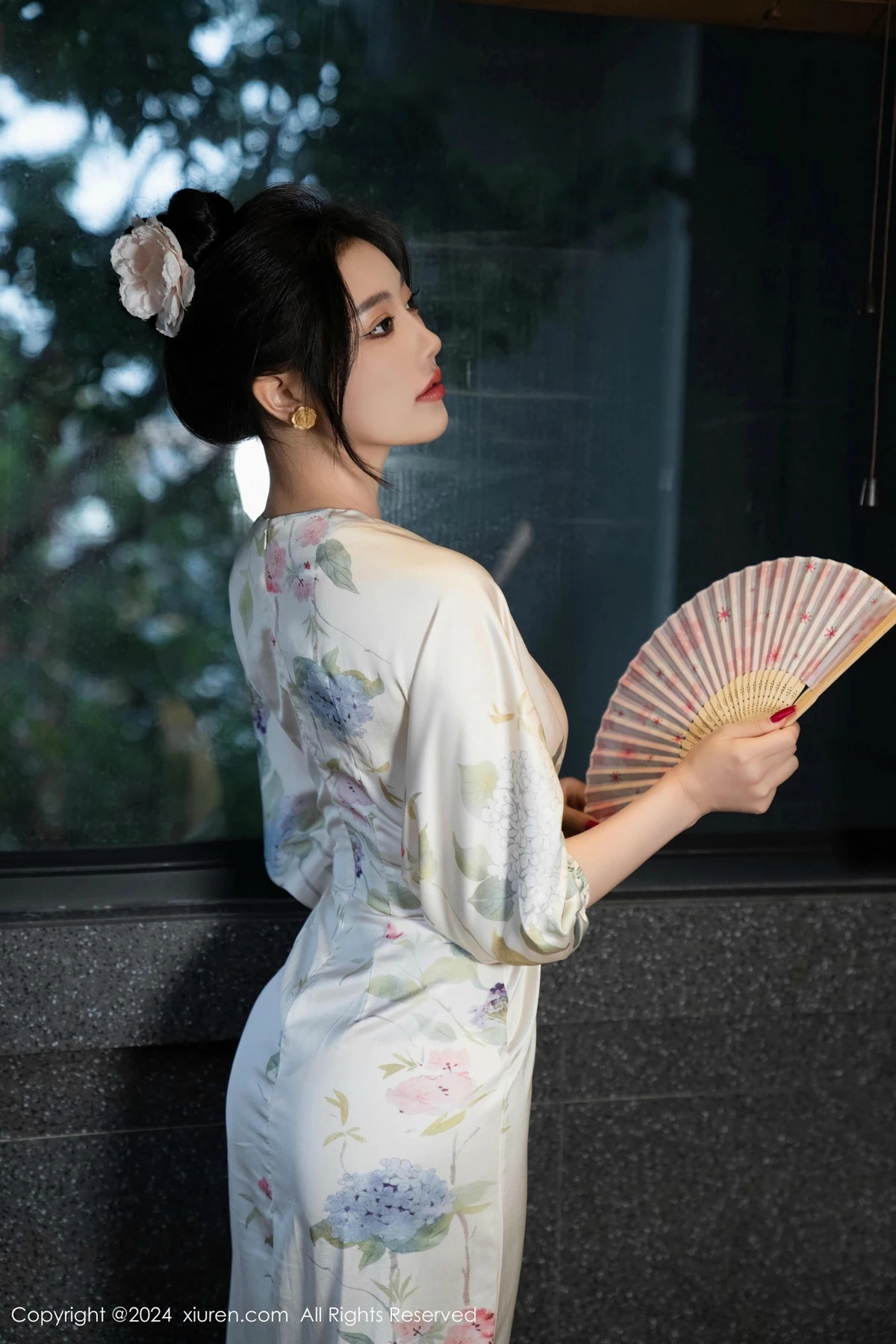 Xgyw.Org_XiuRen第9470期_女神杨晨晨Yome白色连衣裙+红色蕾丝情趣内衣秀丰腴身材诱惑写真99P
