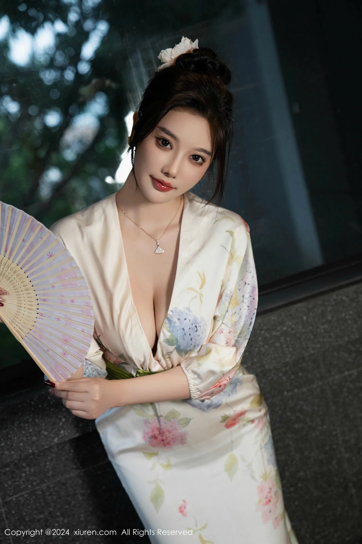 Xgyw.Org_XiuRen第9470期_女神杨晨晨Yome白色连衣裙+红色蕾丝情趣内衣秀丰腴身材诱惑写真99P