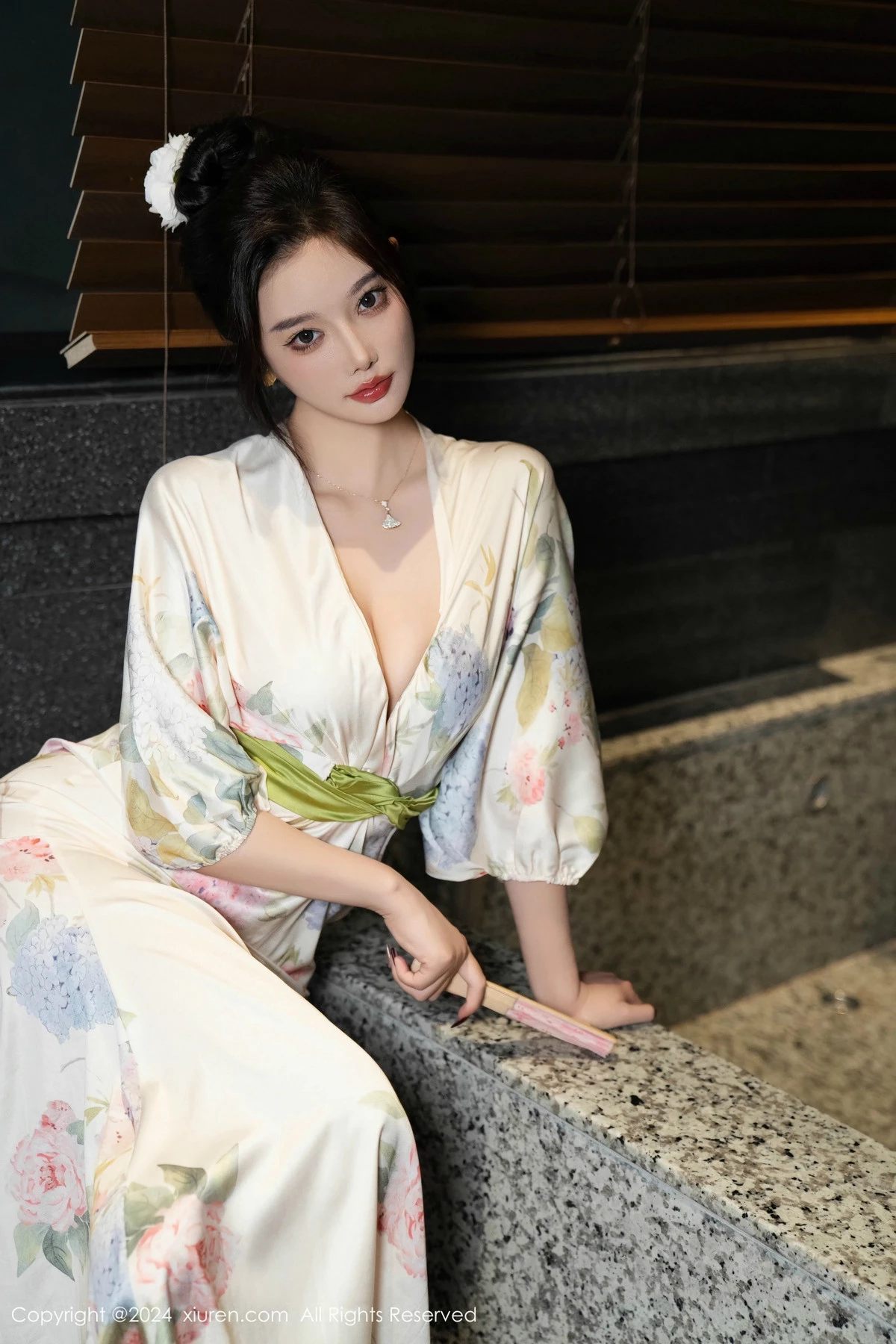 Xgyw.Org_XiuRen第9470期_女神杨晨晨Yome白色连衣裙+红色蕾丝情趣内衣秀丰腴身材诱惑写真99P