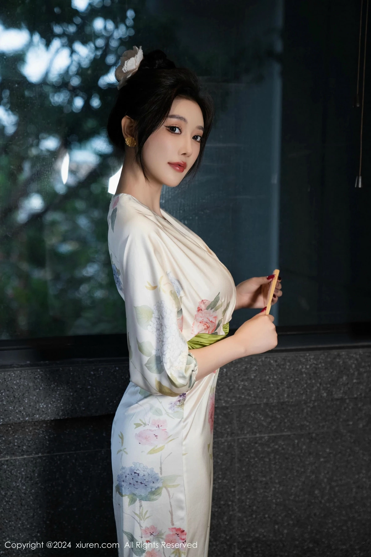 Xgyw.Org_XiuRen第9470期_女神杨晨晨Yome白色连衣裙+红色蕾丝情趣内衣秀丰腴身材诱惑写真99P