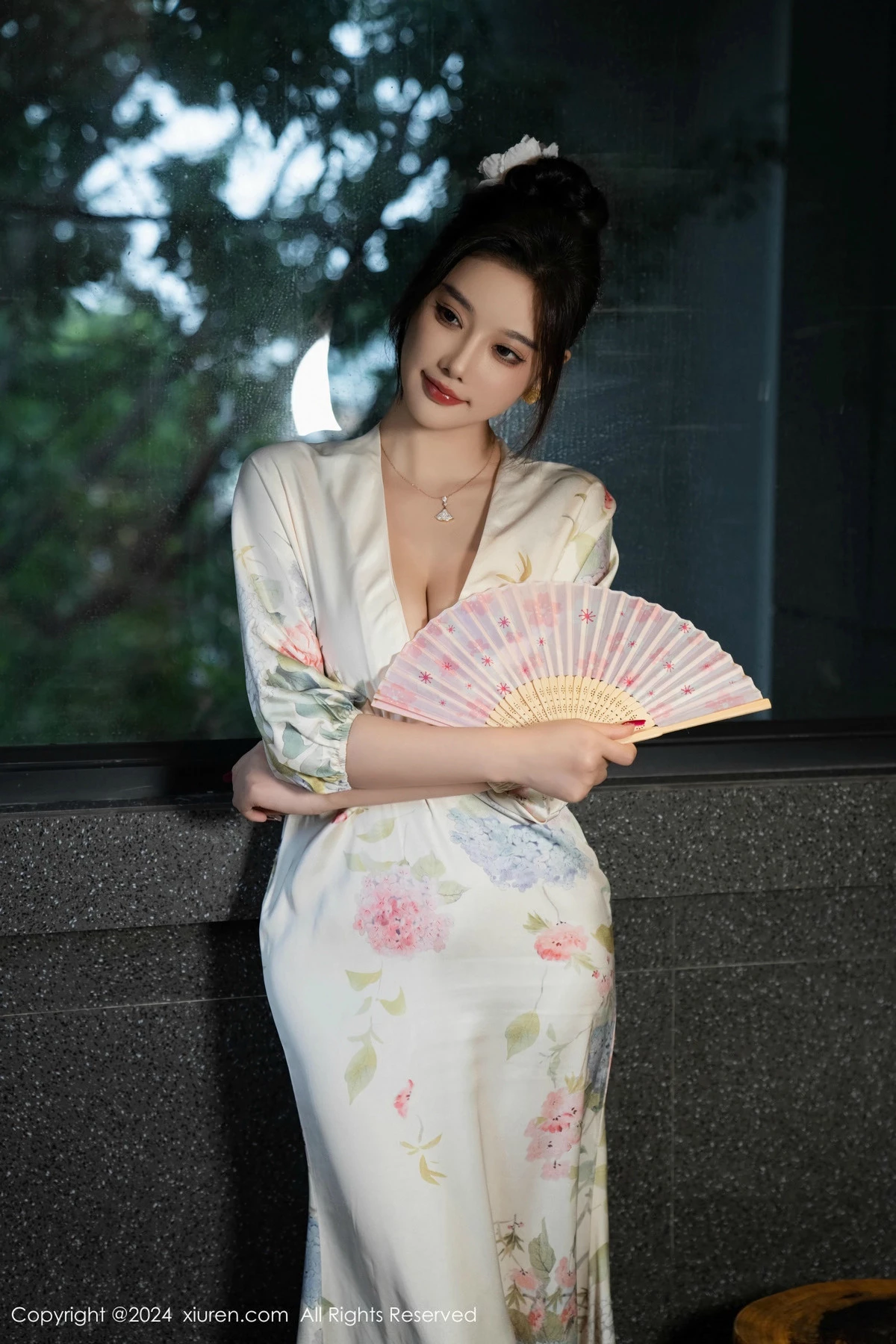 Xgyw.Org_XiuRen第9470期_女神杨晨晨Yome白色连衣裙+红色蕾丝情趣内衣秀丰腴身材诱惑写真99P