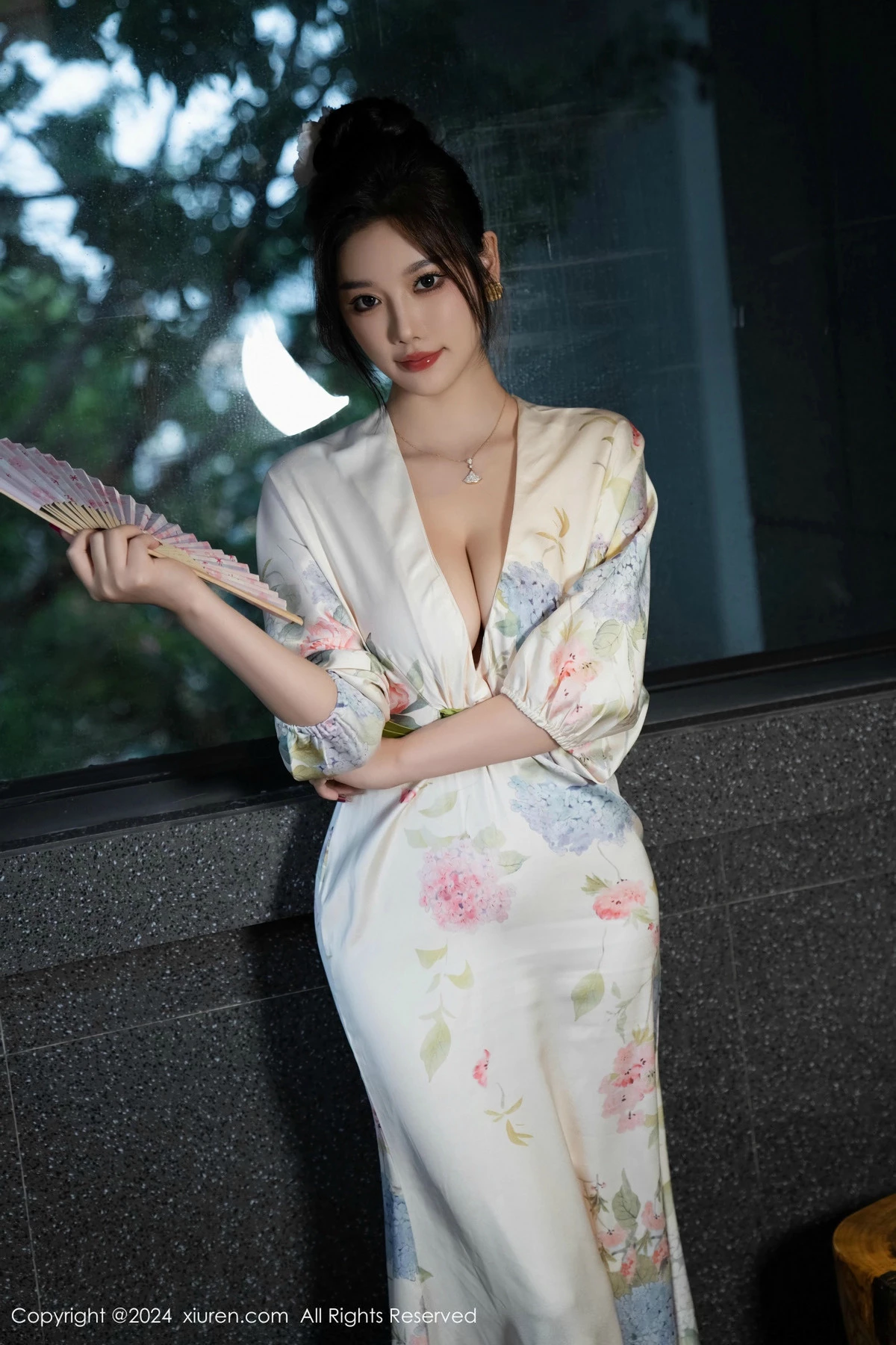 Xgyw.Org_XiuRen第9470期_女神杨晨晨Yome白色连衣裙+红色蕾丝情趣内衣秀丰腴身材诱惑写真99P
