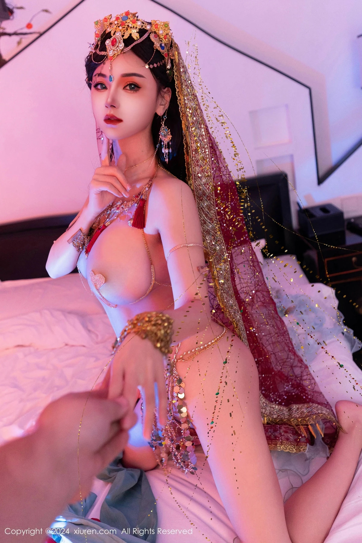 Xgyw.Org_XiuRen第9585期_新人模特不吃冰淇淋异域风情女郎性感情趣服饰秀火辣身材诱惑写真85P
