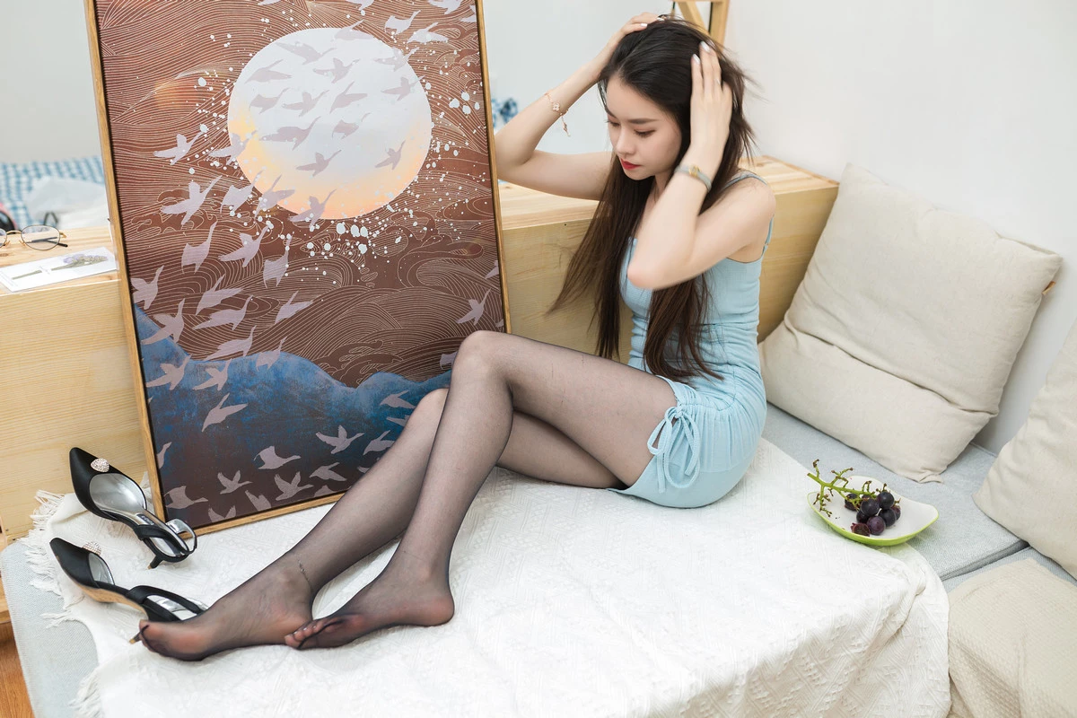 Xgyw.Org_网络美女Sia不吃鱼迷恋黑丝主题性感蓝色包臀连衣短裙配超薄黑丝秀美腿玉足迷人写真133P