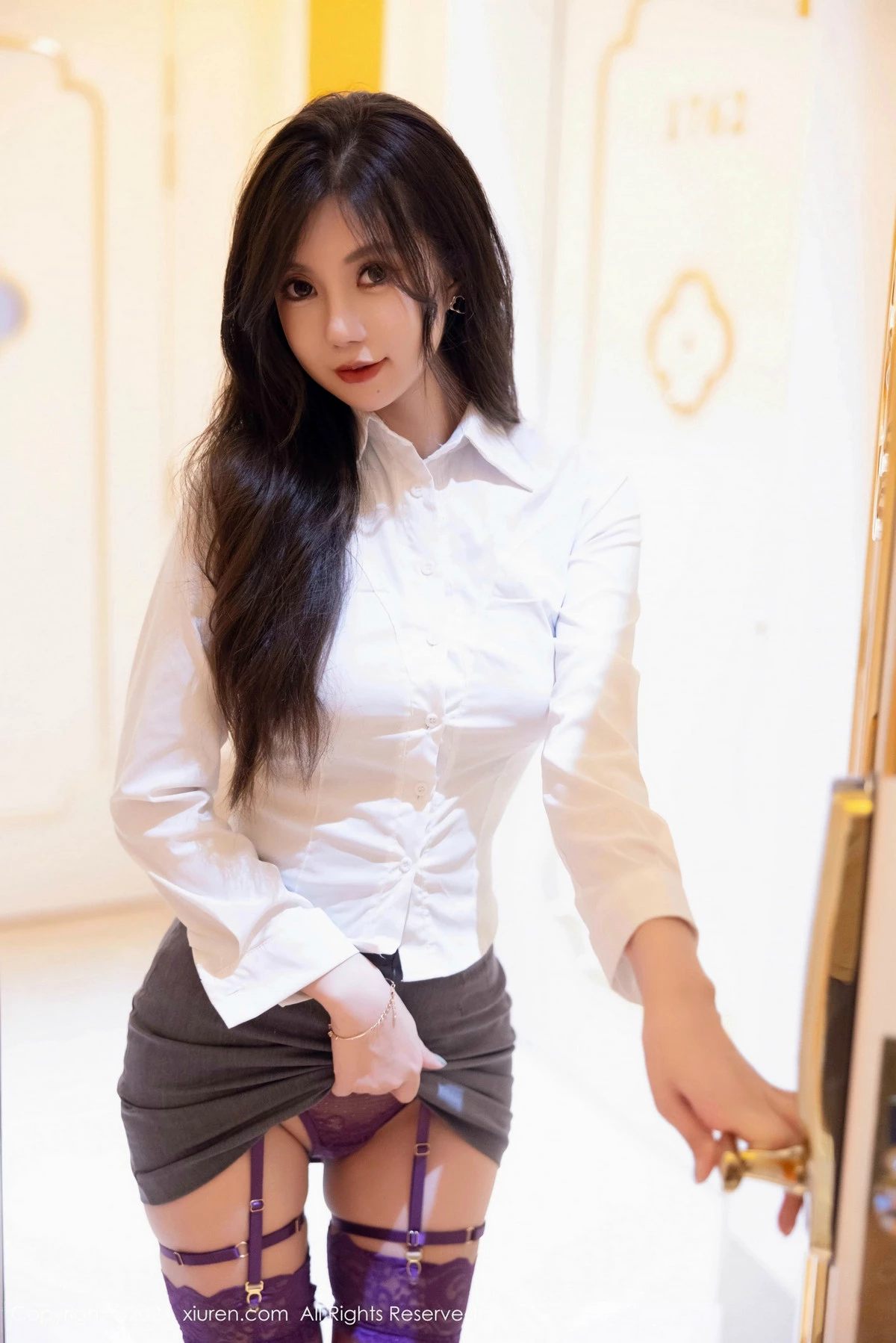 Xgyw.Org_XiuRen第9631期_女神绮里嘉ula性感OL服饰露紫色蕾丝情趣内衣秀惹火身材诱惑写真97P