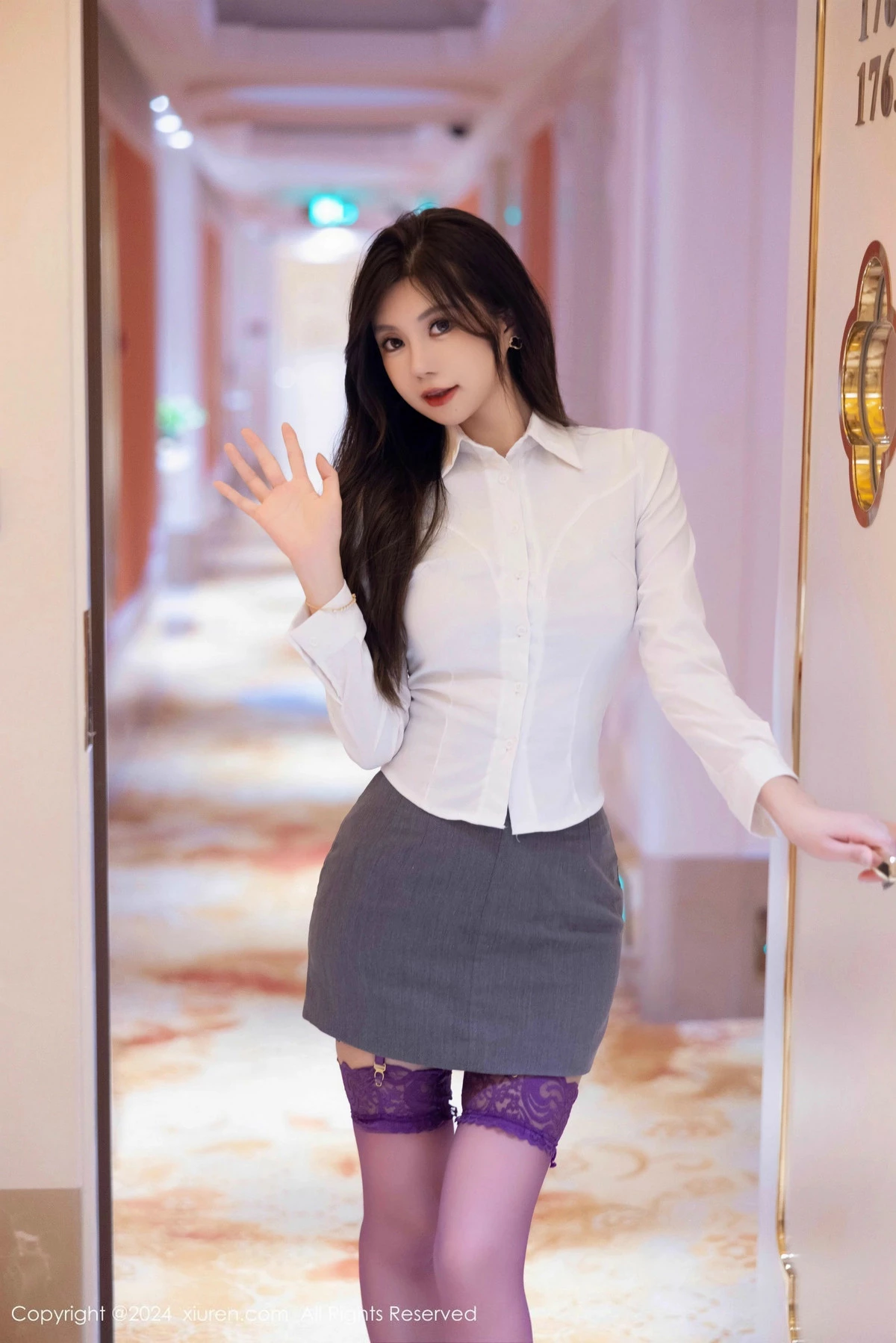 Xgyw.Org_XiuRen第9631期_女神绮里嘉ula性感OL服饰露紫色蕾丝情趣内衣秀惹火身材诱惑写真97P
