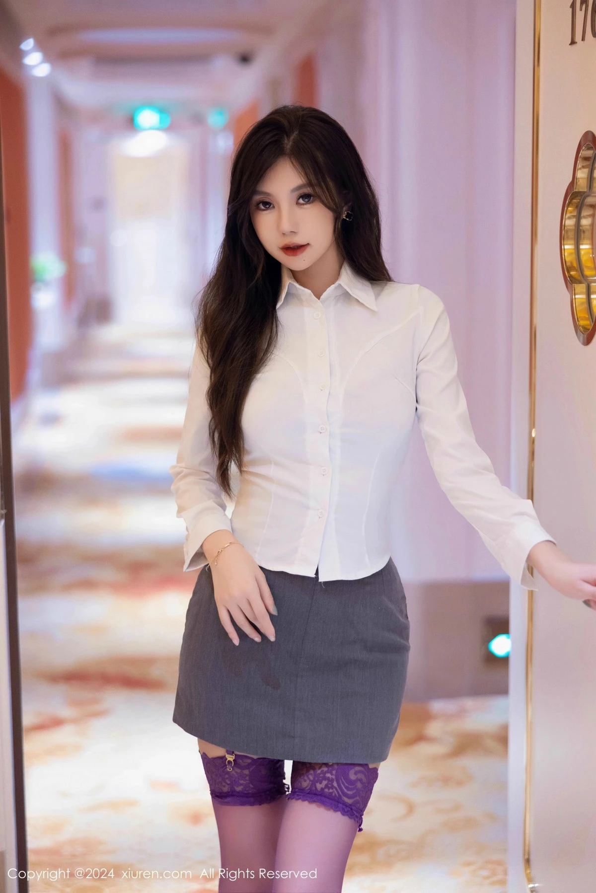 Xgyw.Org_XiuRen第9631期_女神绮里嘉ula性感OL服饰露紫色蕾丝情趣内衣秀惹火身材诱惑写真97P