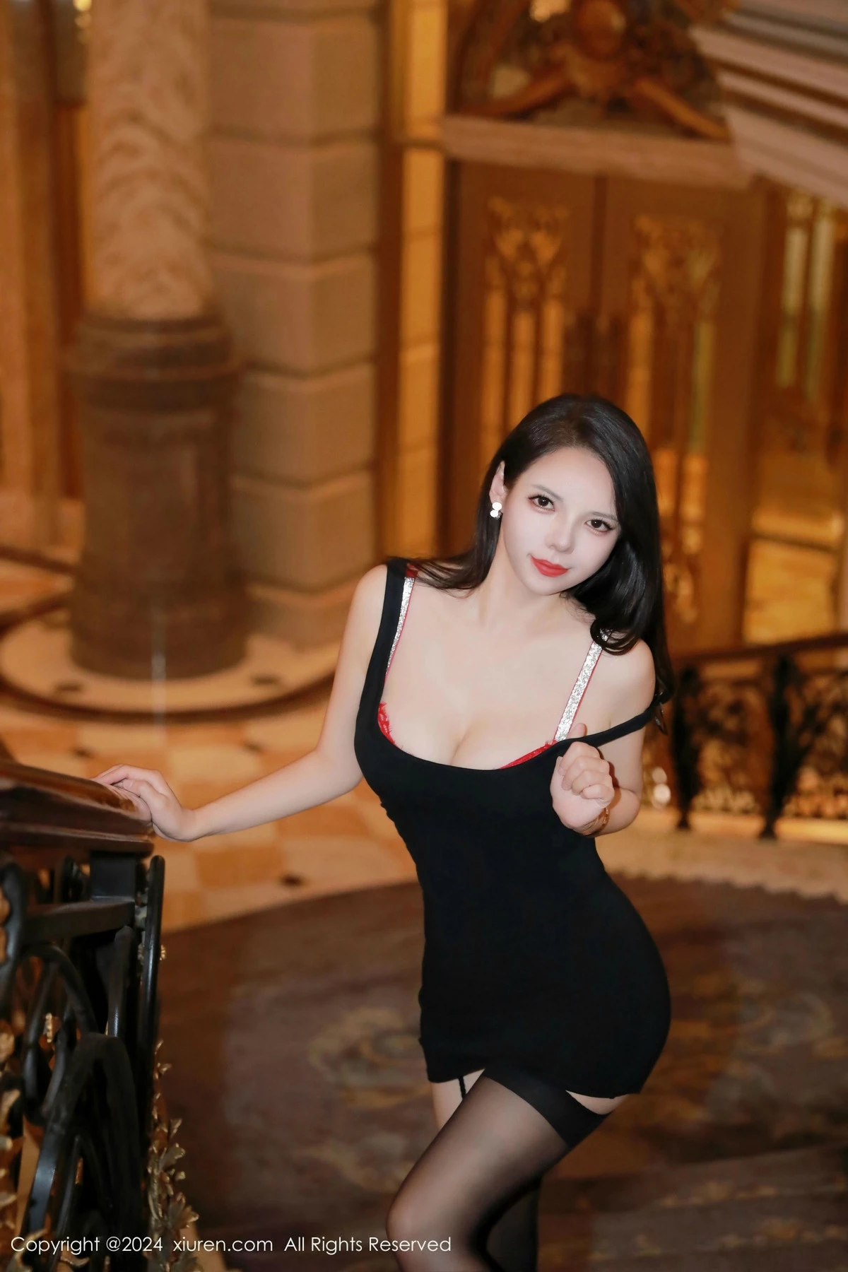 Xgyw.Org_XiuRen第9655期_模特大美妞儿黑色连衣短裙露红色内衣配黑丝吊袜秀美腿诱惑写真76P