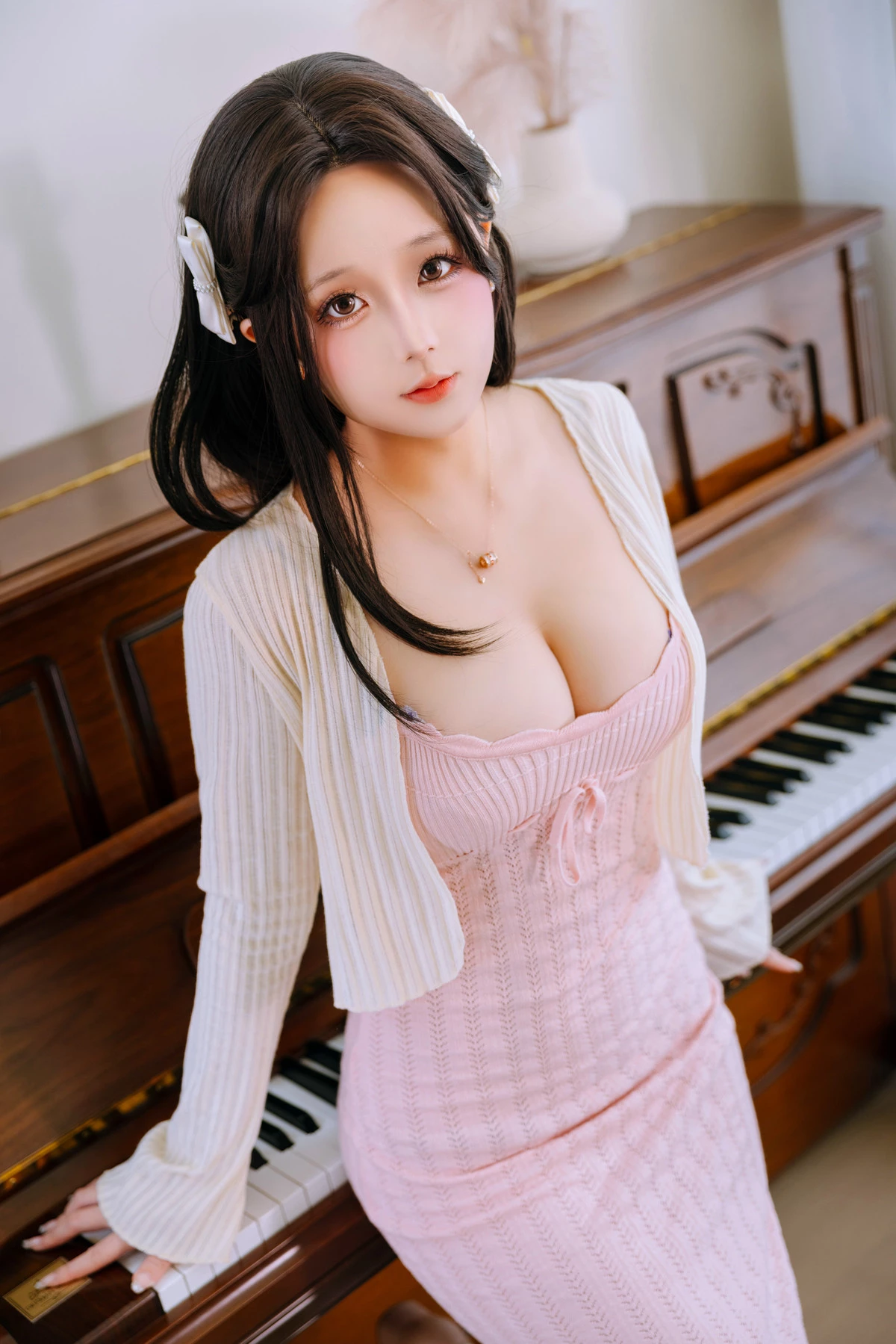 Xgyw.Org_Cosplay美女日奈娇钢琴老师主题性感粉色连衣长裙露情趣内衣秀惹火身材诱惑写真180P