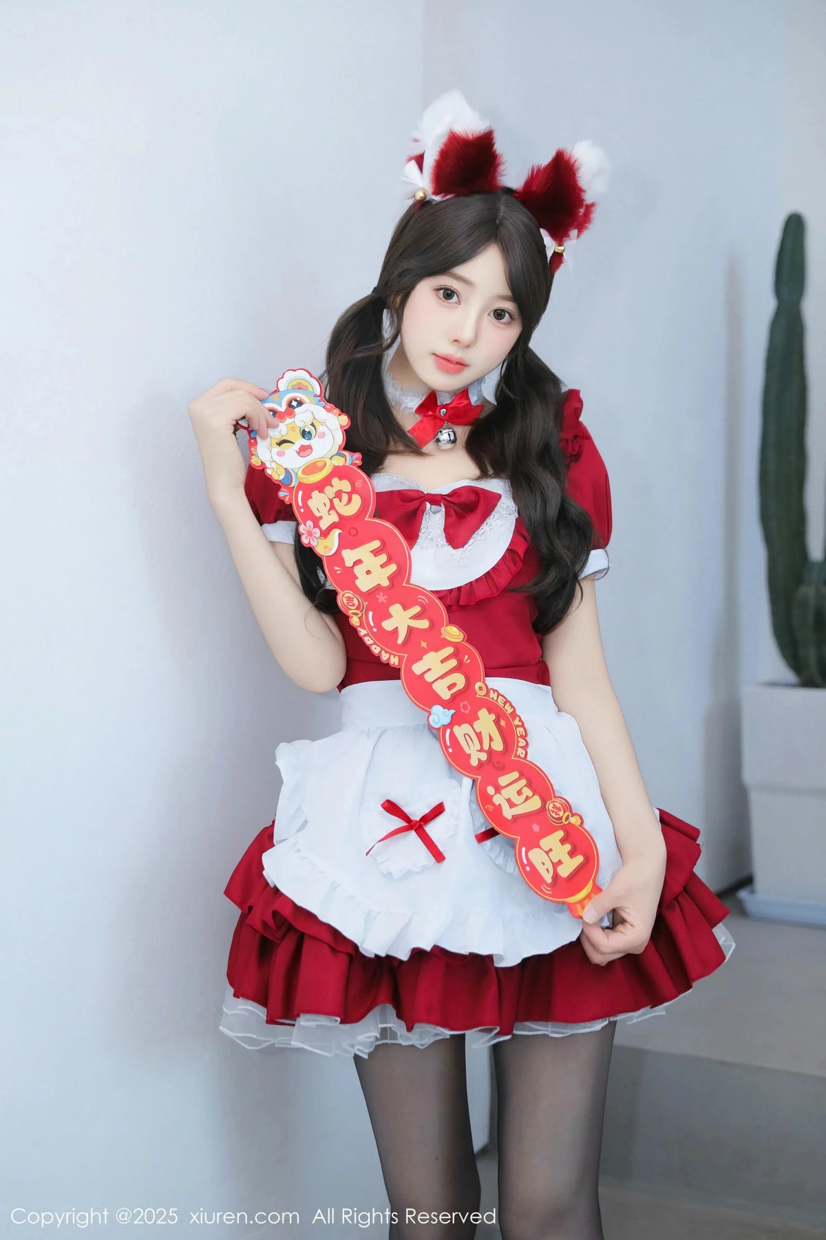Xgyw.Org_XiuRen第9814期_模特桃妖夭红色喜庆女仆服露红色内衣配超薄黑丝秀美腿诱惑写真87P