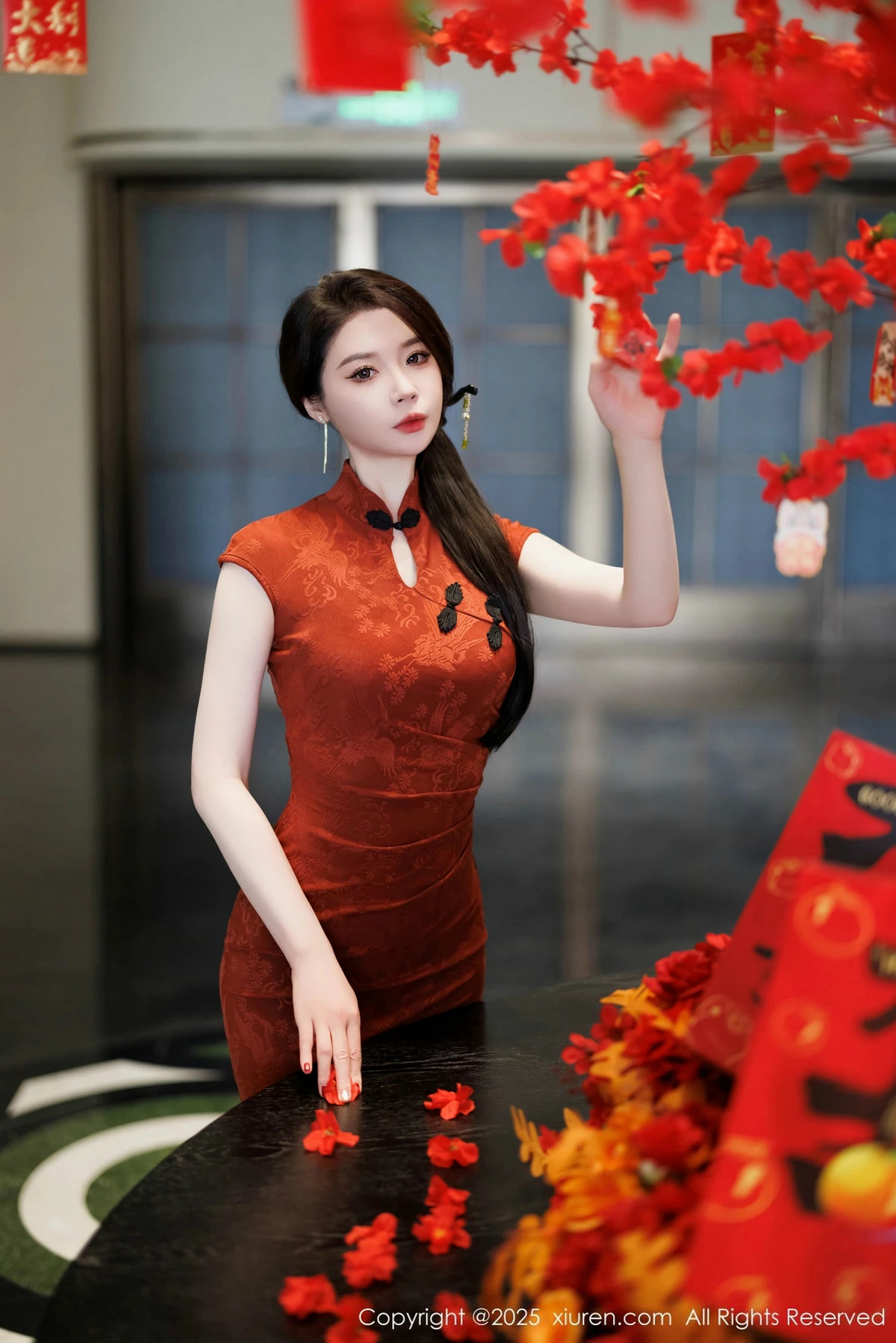 Xgyw.Org_XiuRen第9812期_模特梦心玥性感红色旗袍服饰露红色内衣秀高挑曼妙身姿诱惑写真91P