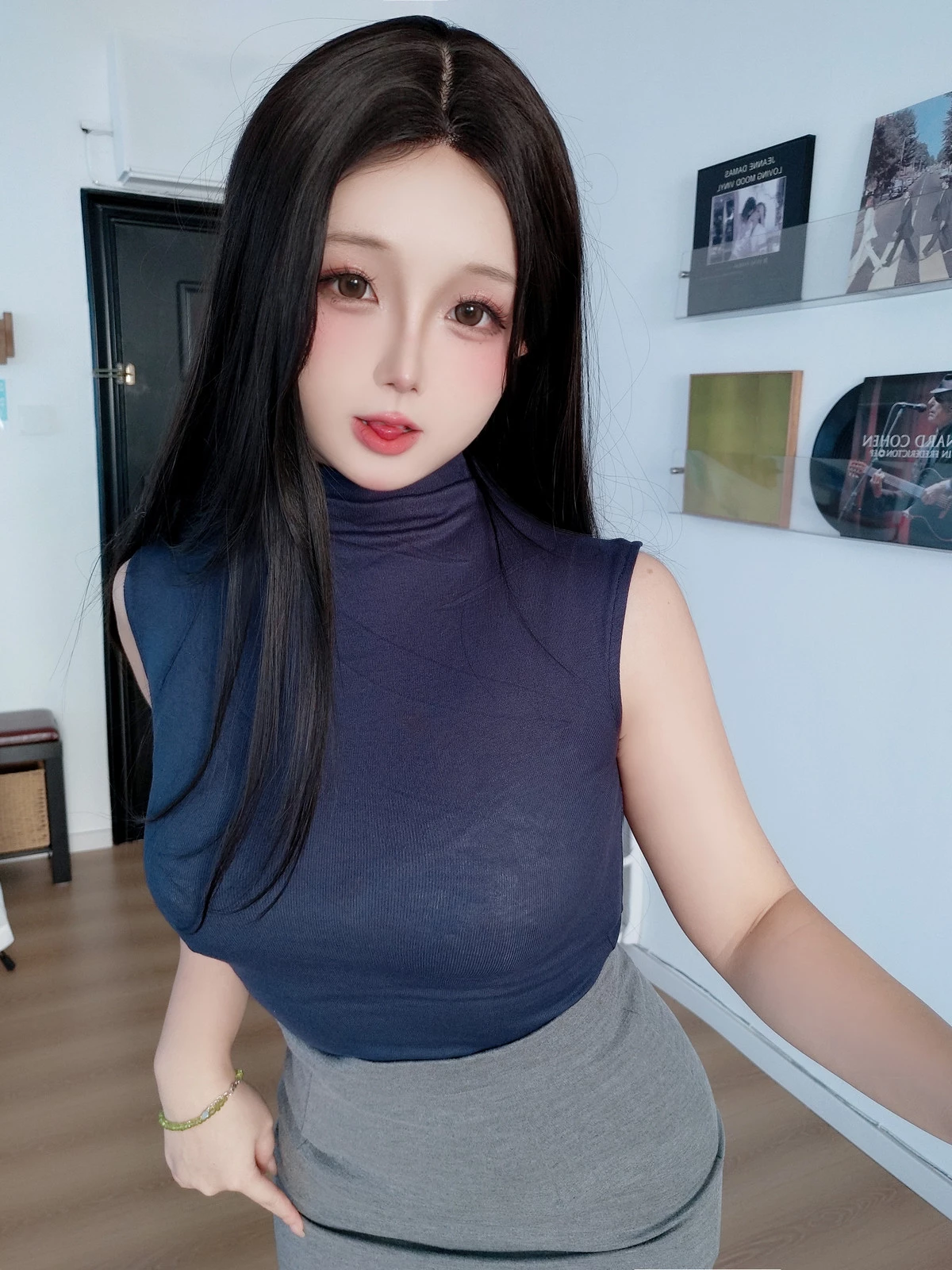 Xgyw.Org_Cosplay美女日奈娇嫂子主题性感黑色带子情趣服饰+白色内衣秀丰腴身材撩人诱惑写真179P