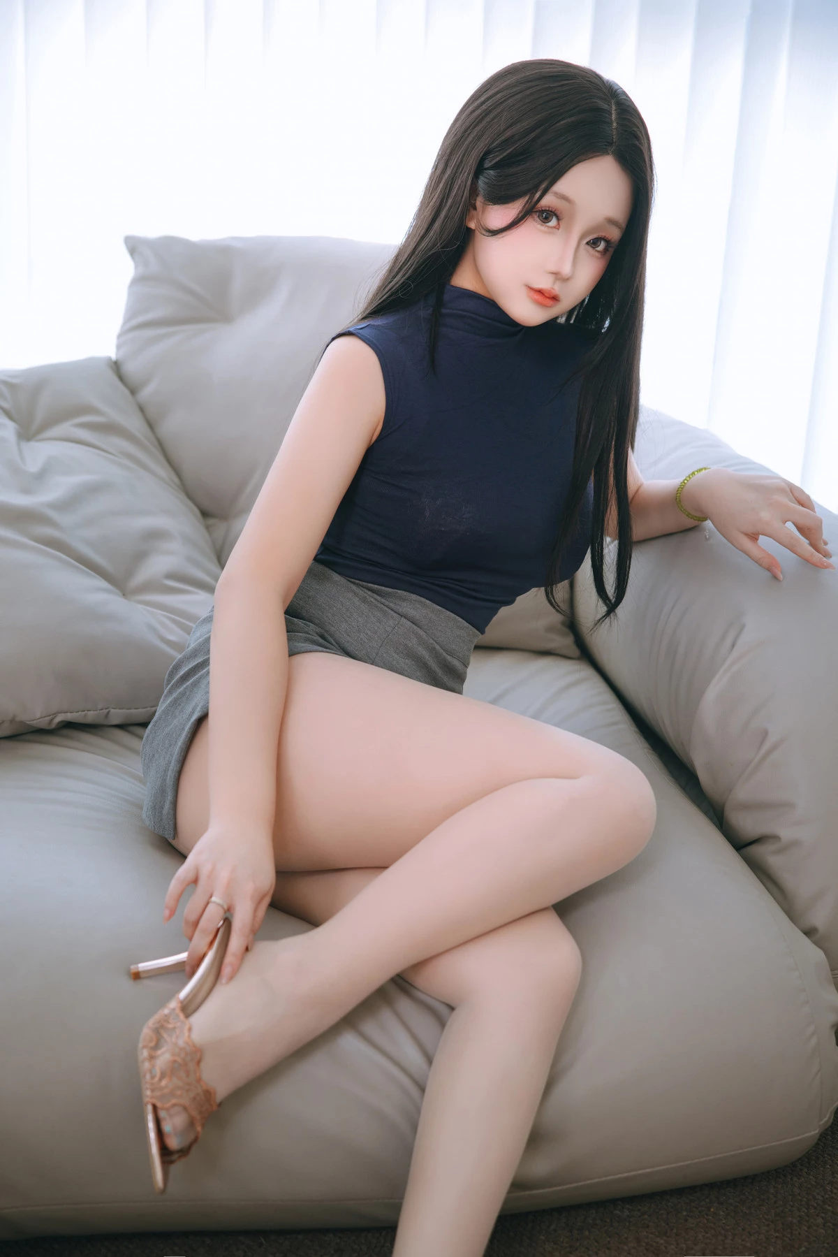Xgyw.Org_Cosplay美女日奈娇嫂子主题性感黑色带子情趣服饰+白色内衣秀丰腴身材撩人诱惑写真179P