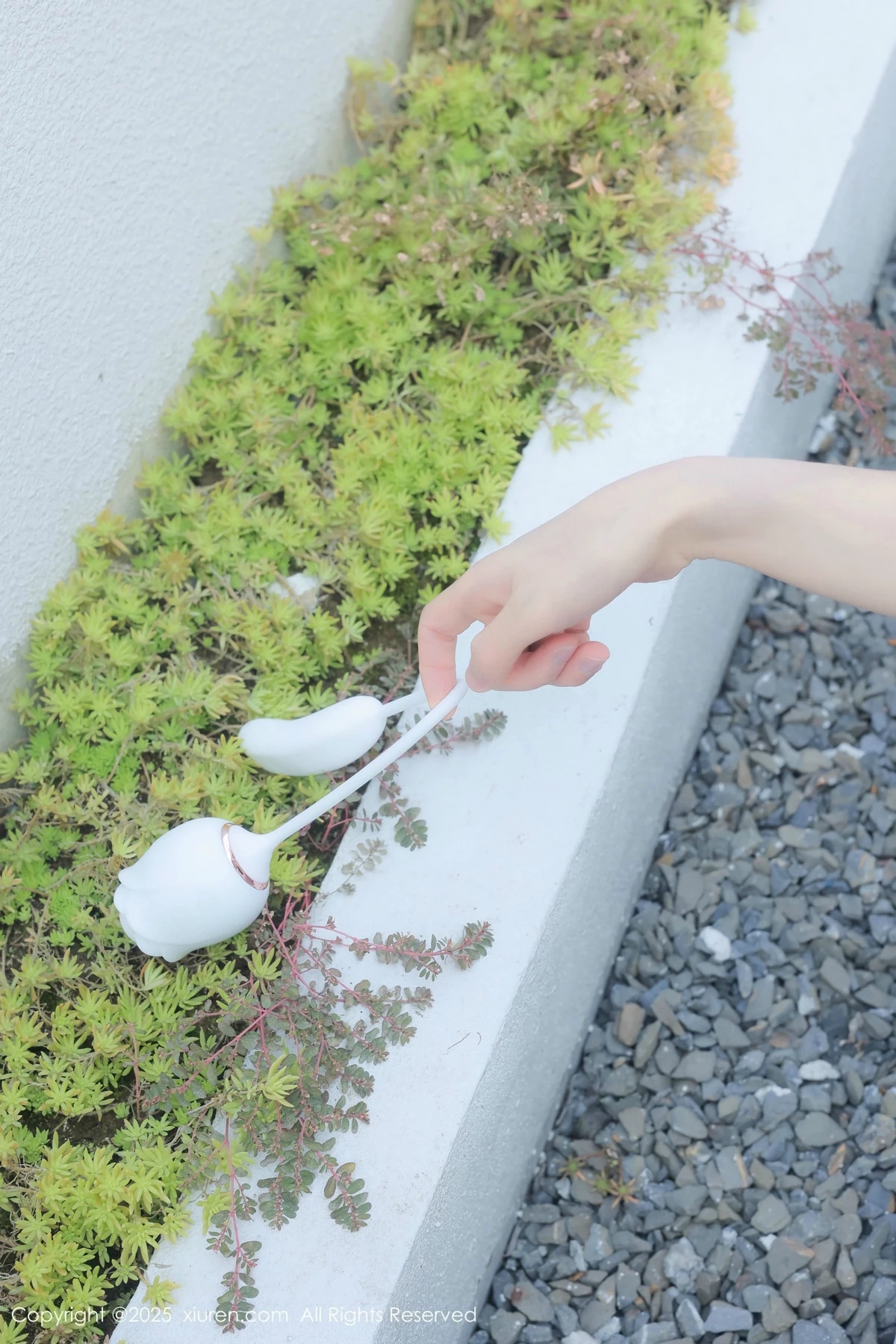 Xgyw.Org_XiuRen第9851_模特桃妖夭浴室性感浅色连衣短裙配白丝袜湿身秀惹火身材诱惑写真113P