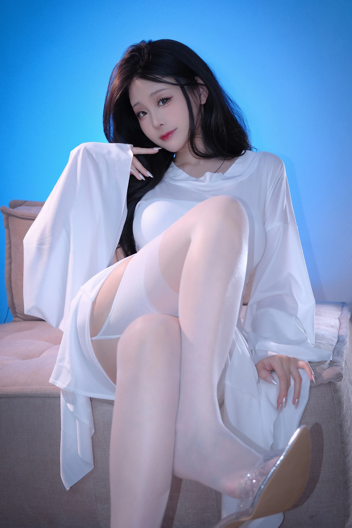Xgyw.Org_网络美女miko酱ww幽灵主题私房浴室性感白色露背连衣裙配白丝吊袜秀凹凸身材诱惑写真43P