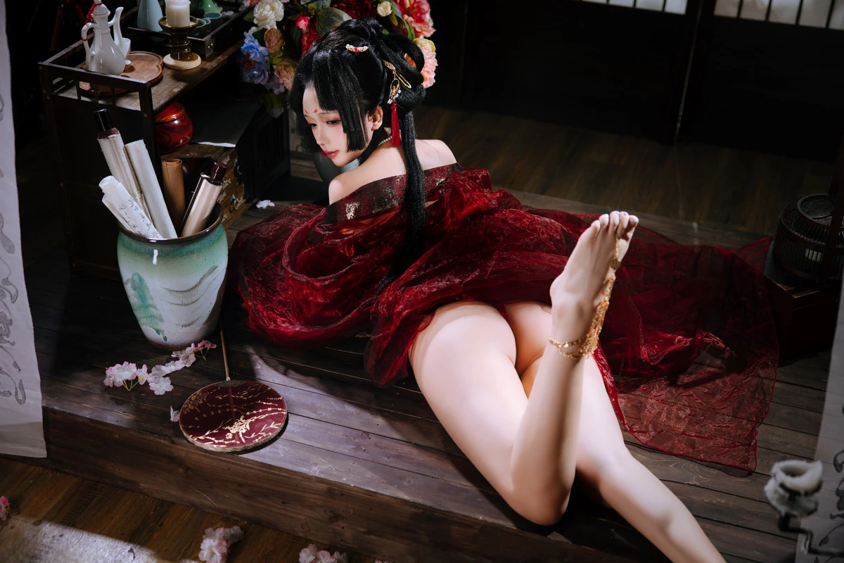 Xgyw.Org_Cosplay美女日奈娇战国妖姬主题性感红色服饰露红色三点式内衣秀惹火身材诱惑写真180P