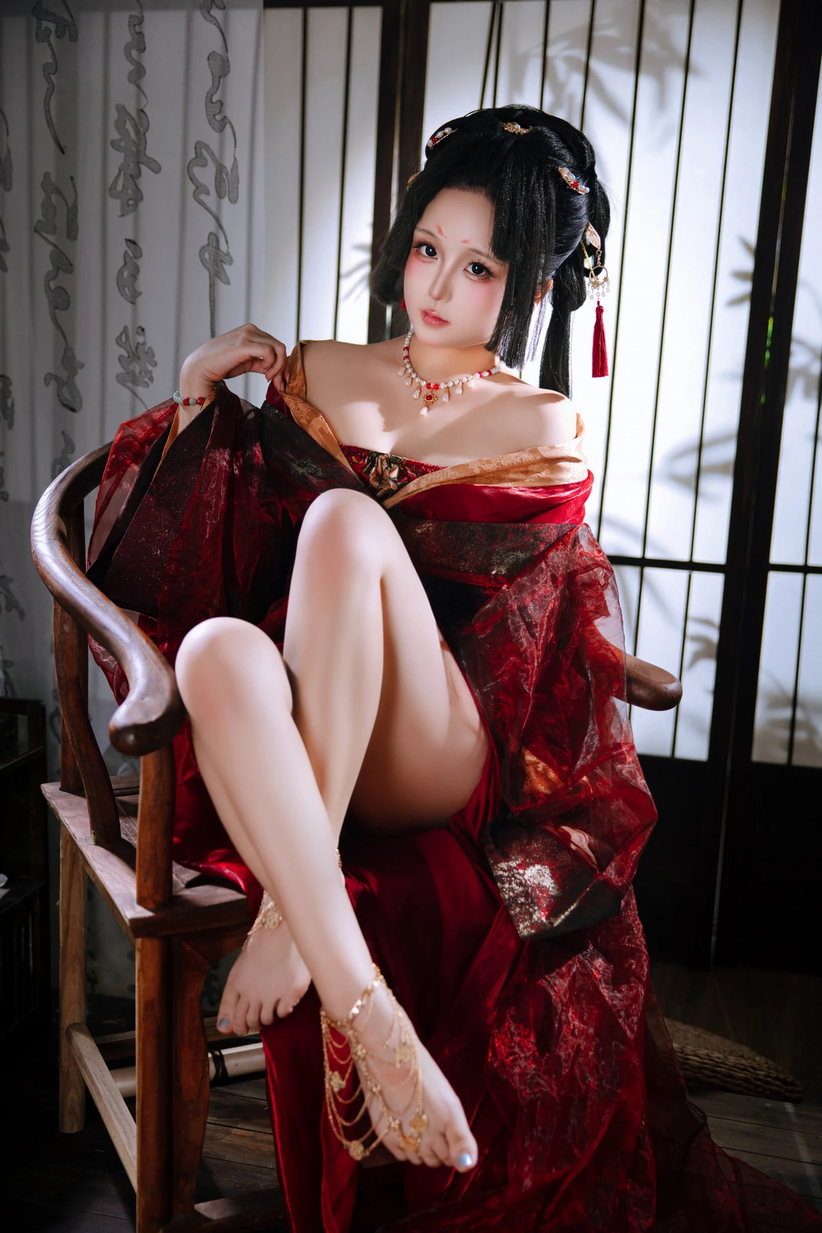 Xgyw.Org_Cosplay美女日奈娇战国妖姬主题性感红色服饰露红色三点式内衣秀惹火身材诱惑写真180P