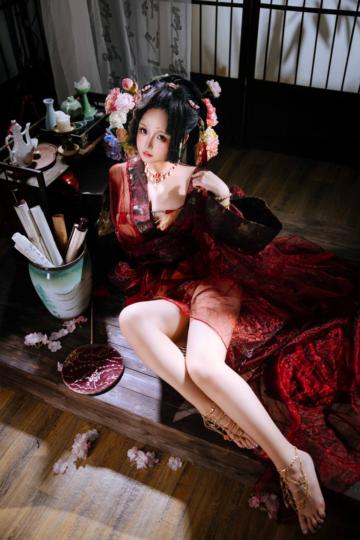 Xgyw.Org_Cosplay美女日奈娇战国妖姬主题性感红色服饰露红色三点式内衣秀惹火身材诱惑写真180P