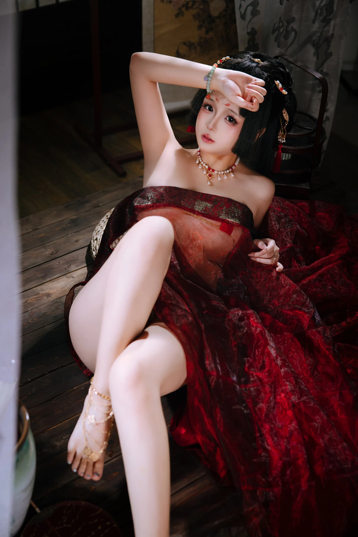Xgyw.Org_Cosplay美女日奈娇战国妖姬主题性感红色服饰露红色三点式内衣秀惹火身材诱惑写真180P