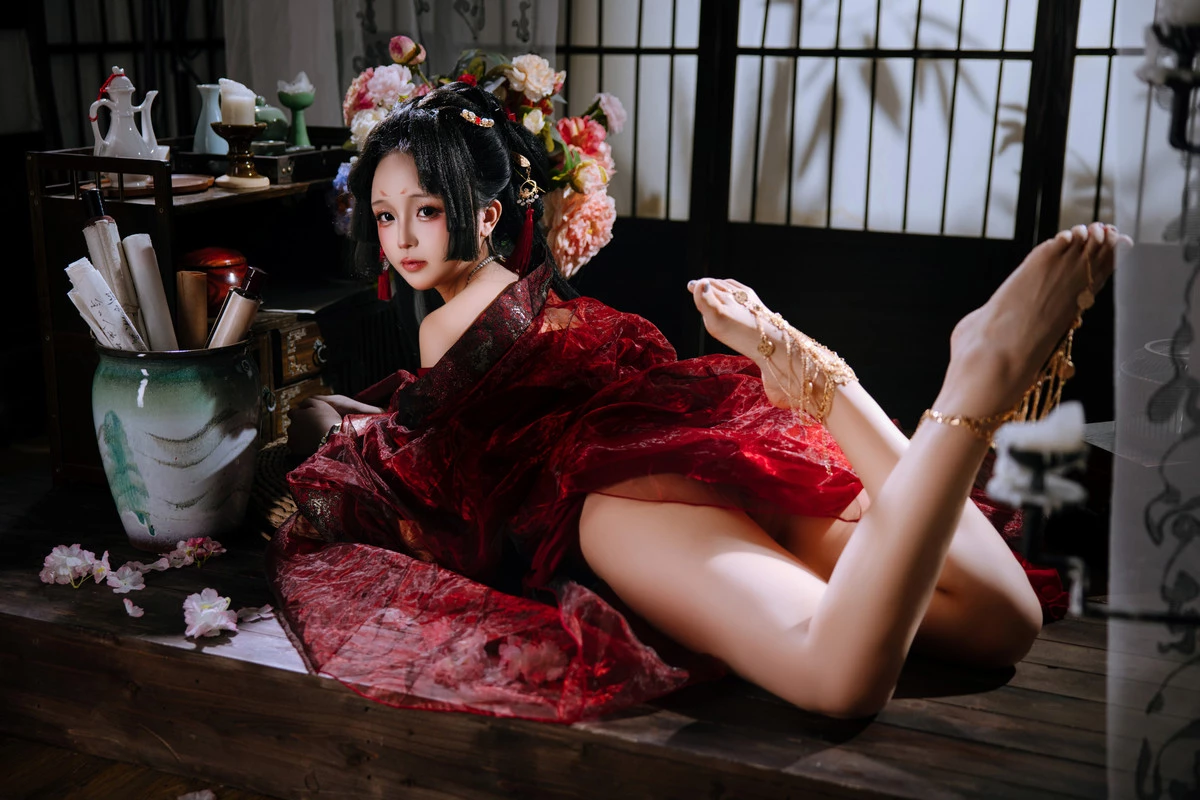 Xgyw.Org_Cosplay美女日奈娇战国妖姬主题性感红色服饰露红色三点式内衣秀惹火身材诱惑写真180P