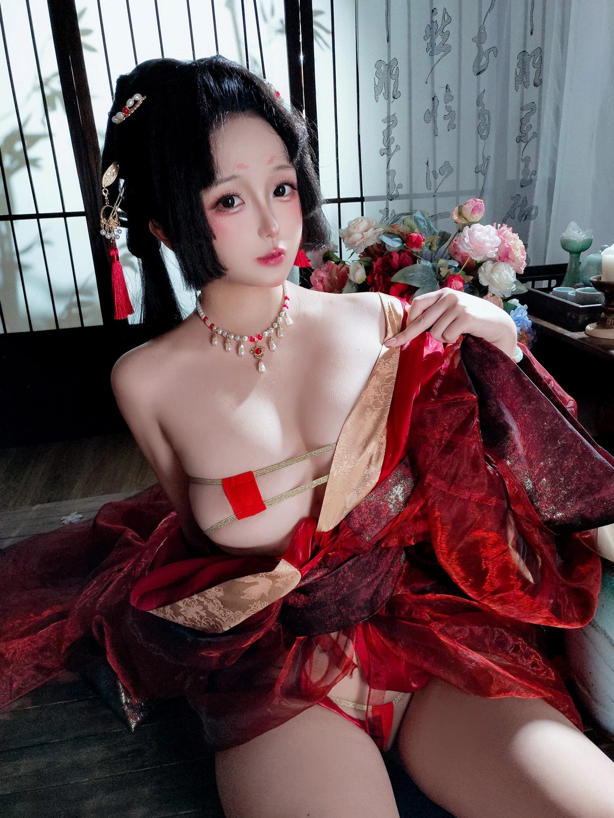 Xgyw.Org_Cosplay美女日奈娇战国妖姬主题性感红色服饰露红色三点式内衣秀惹火身材诱惑写真180P