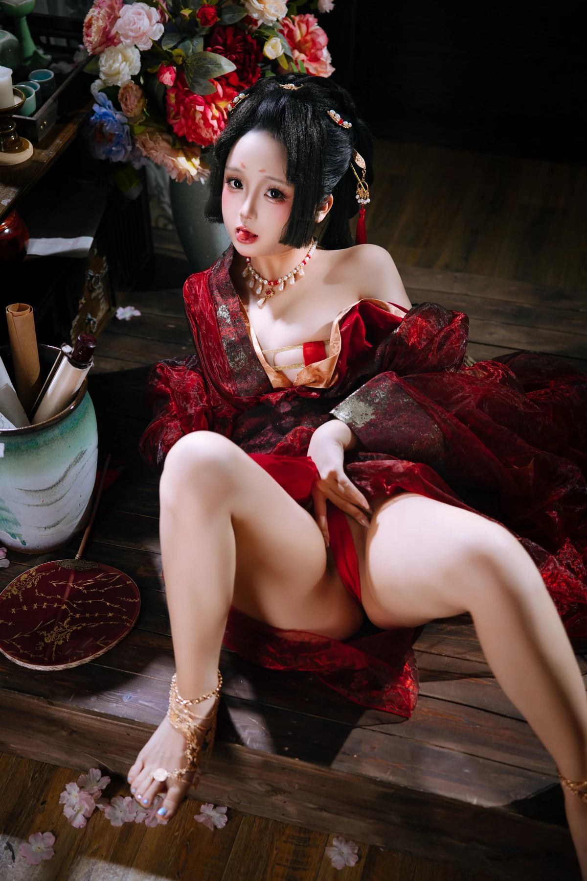 Xgyw.Org_Cosplay美女日奈娇战国妖姬主题性感红色服饰露红色三点式内衣秀惹火身材诱惑写真180P