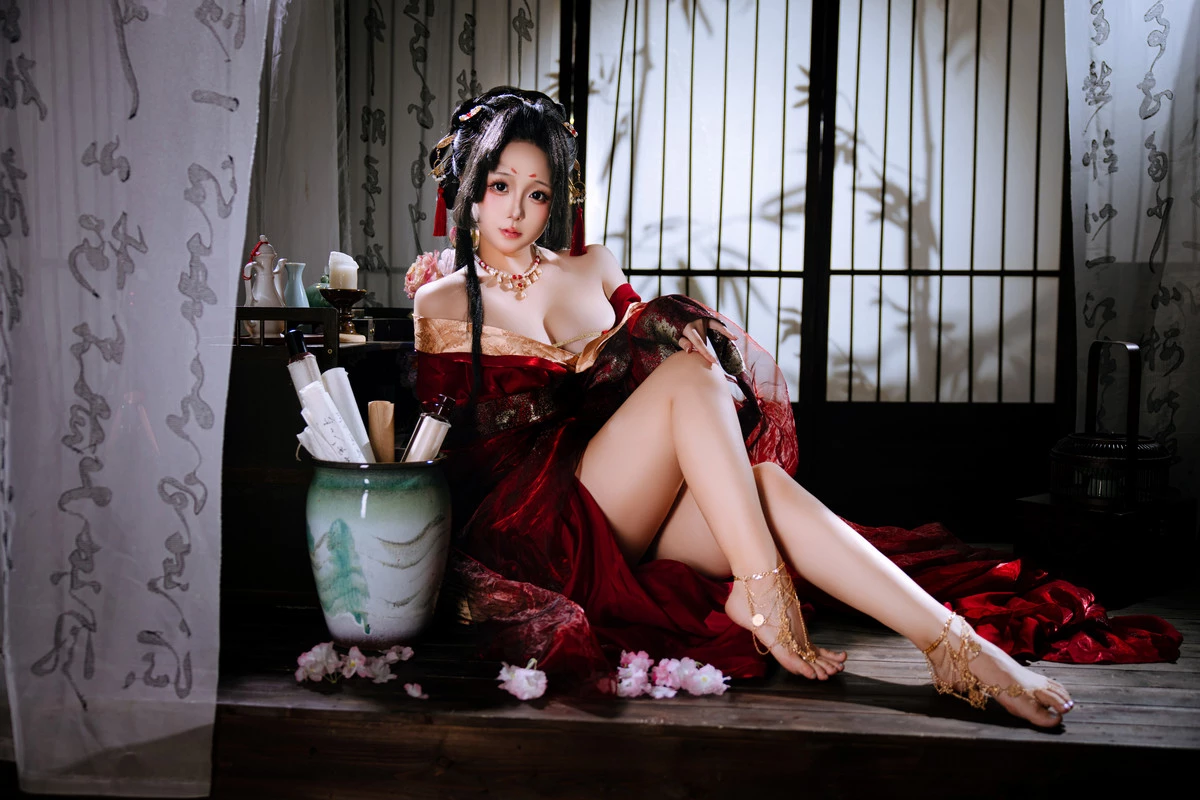 Xgyw.Org_Cosplay美女日奈娇战国妖姬主题性感红色服饰露红色三点式内衣秀惹火身材诱惑写真180P