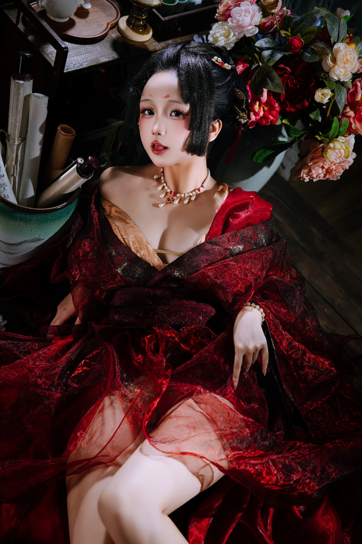 Xgyw.Org_Cosplay美女日奈娇战国妖姬主题性感红色服饰露红色三点式内衣秀惹火身材诱惑写真180P