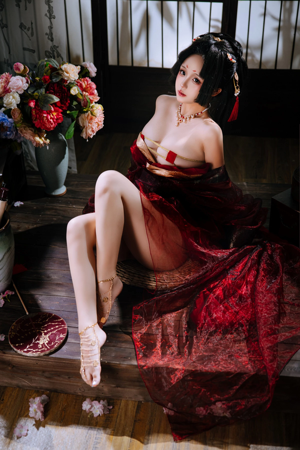 Xgyw.Org_Cosplay美女日奈娇战国妖姬主题性感红色服饰露红色三点式内衣秀惹火身材诱惑写真180P