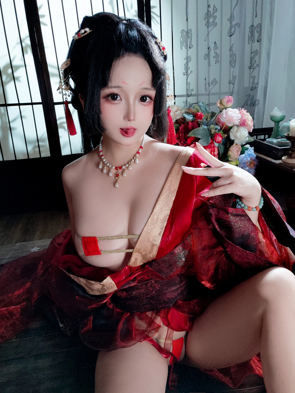Xgyw.Org_Cosplay美女日奈娇战国妖姬主题性感红色服饰露红色三点式内衣秀惹火身材诱惑写真180P