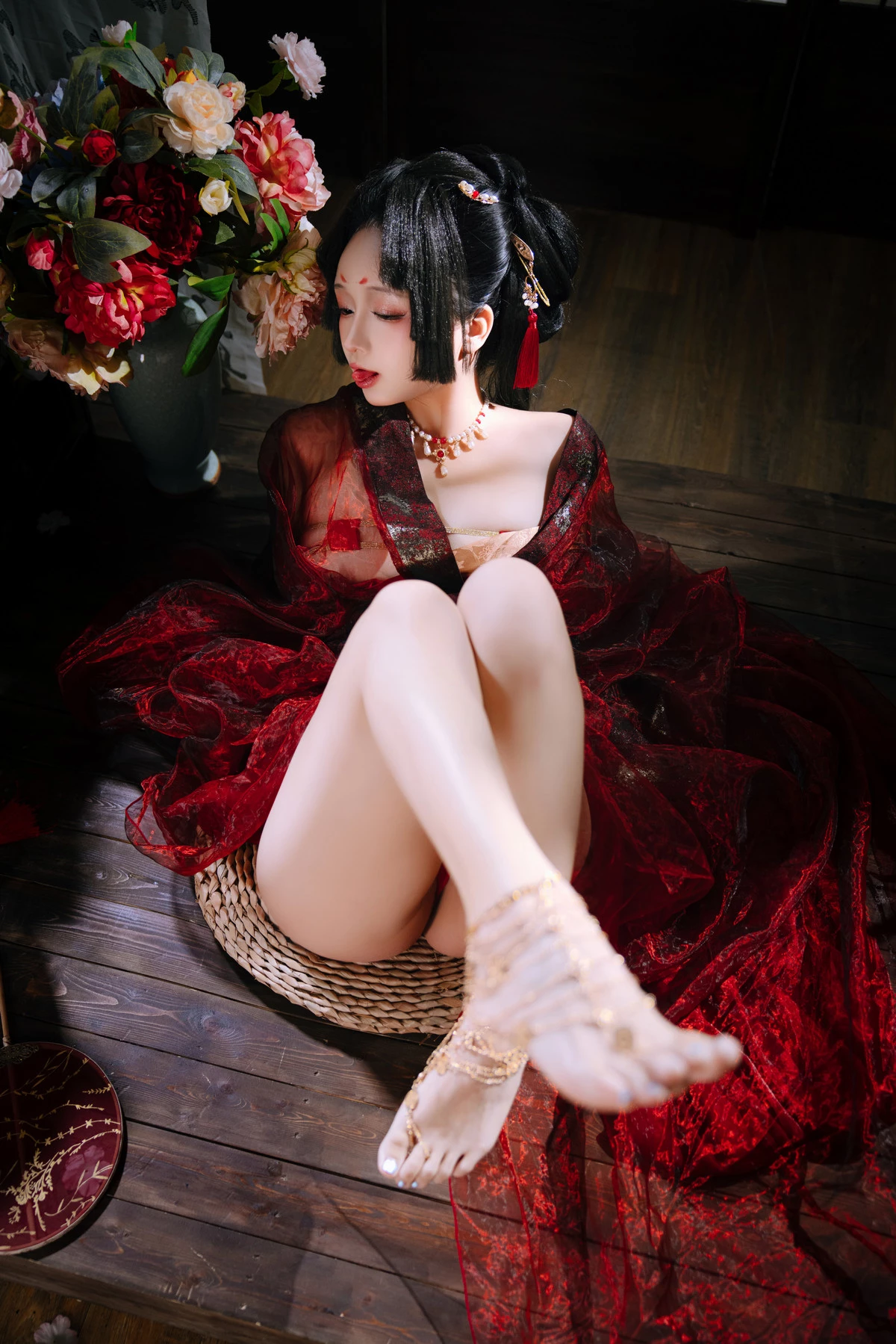 Xgyw.Org_Cosplay美女日奈娇战国妖姬主题性感红色服饰露红色三点式内衣秀惹火身材诱惑写真180P