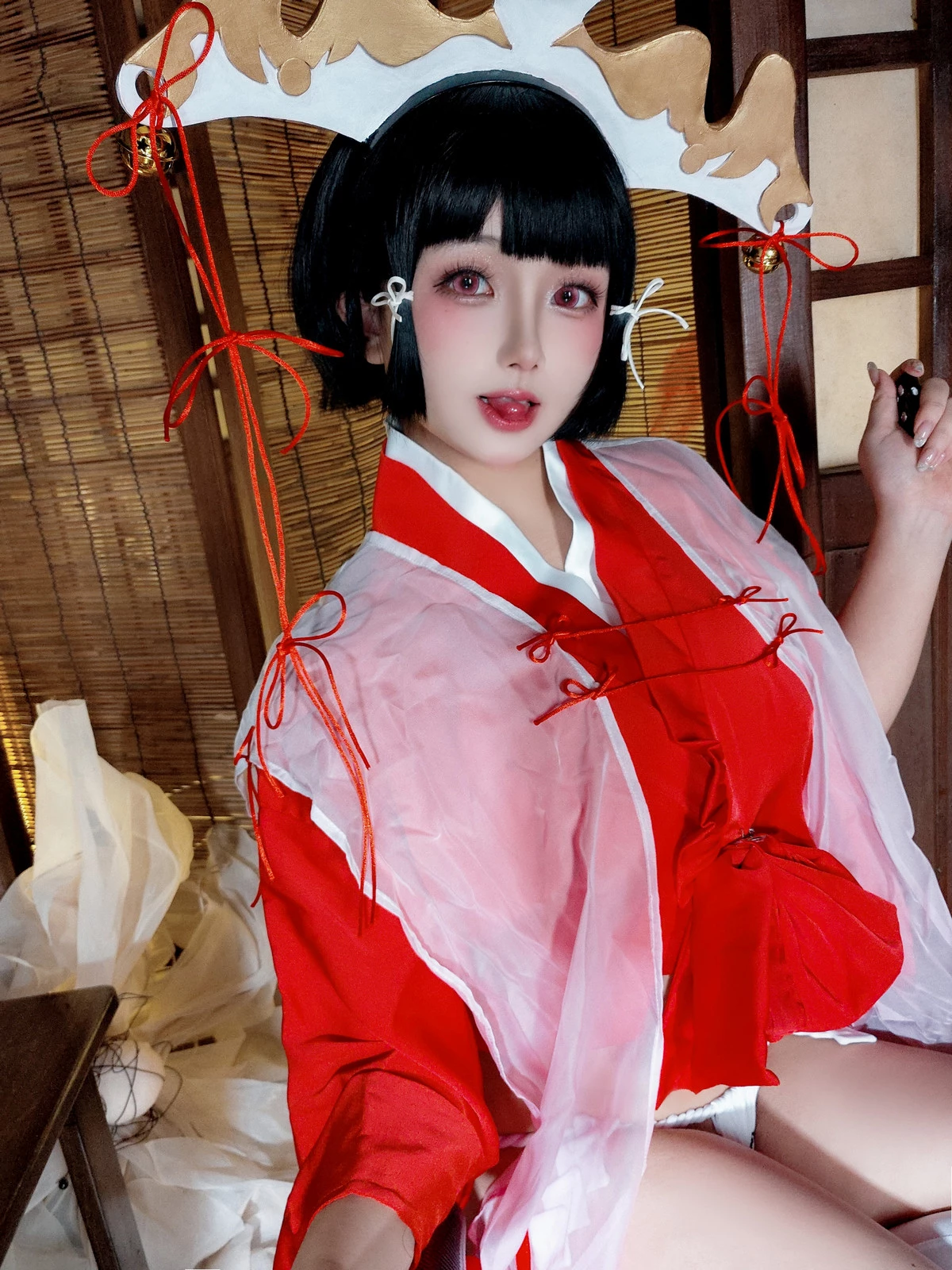 Xgyw.Org_Cosplay美女日奈娇辉夜巫女主题性感红色服饰露白色内衣配白丝袜秀完美身材诱惑写真100P