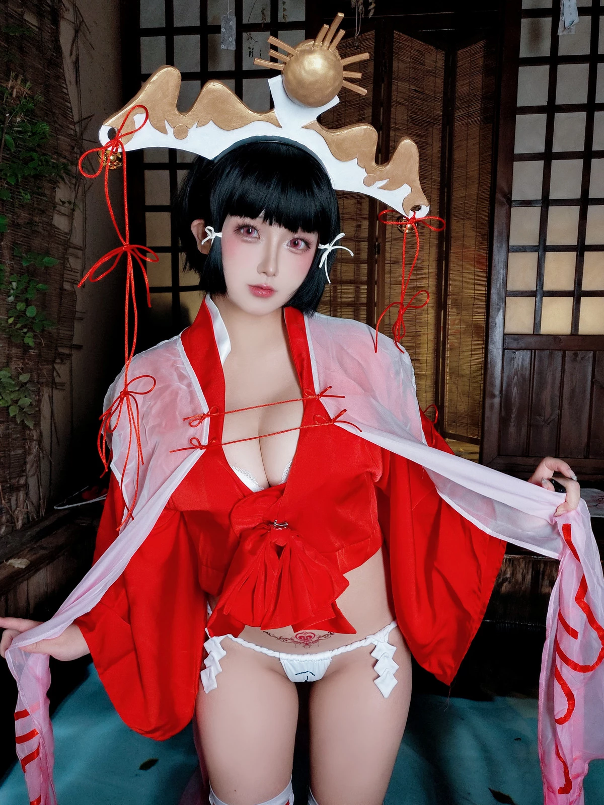 Xgyw.Org_Cosplay美女日奈娇辉夜巫女主题性感红色服饰露白色内衣配白丝袜秀完美身材诱惑写真100P