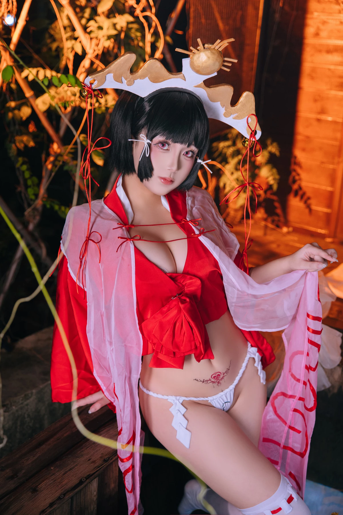 Xgyw.Org_Cosplay美女日奈娇辉夜巫女主题性感红色服饰露白色内衣配白丝袜秀完美身材诱惑写真100P