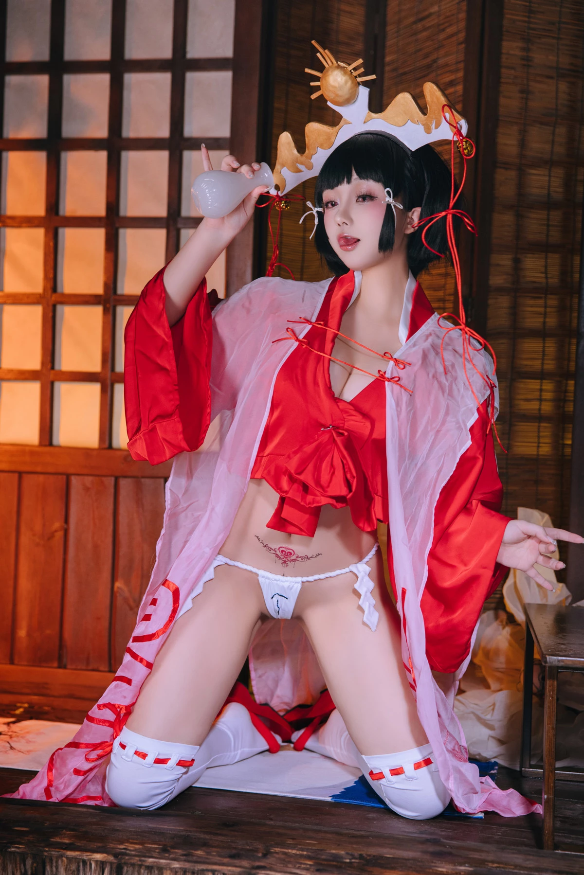 Xgyw.Org_Cosplay美女日奈娇辉夜巫女主题性感红色服饰露白色内衣配白丝袜秀完美身材诱惑写真100P
