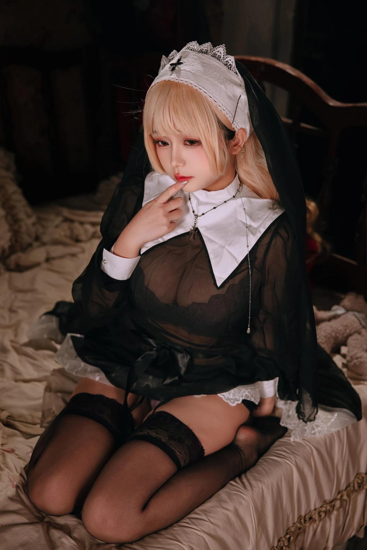 Xgyw.Org_Cosplay美女日奈娇禁忌修女主题私房性感蕾丝内衣+血滴子秀丰腴身材惹火诱惑写真160P