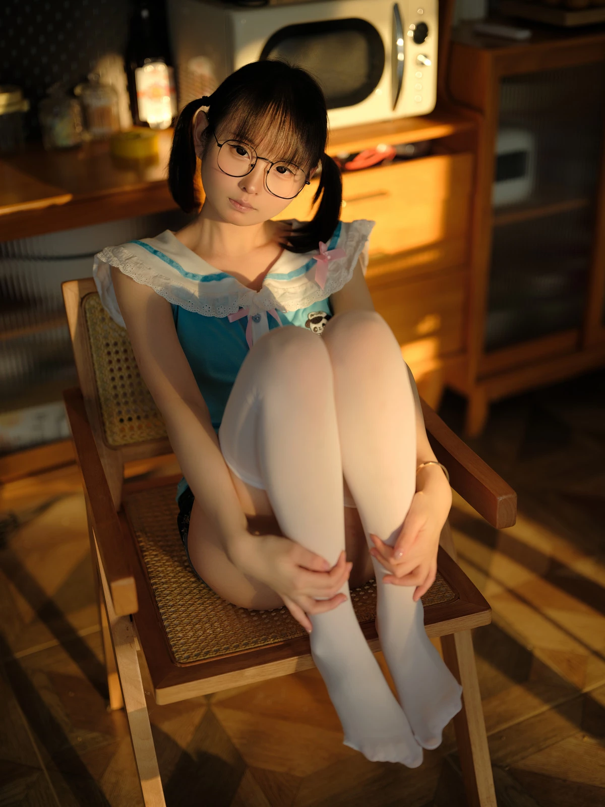 Xgyw.Org_动漫博主幼水铃衣你的电子女友主题性感上衣配牛仔短裤露白色丝袜秀较小身材诱惑写真35P