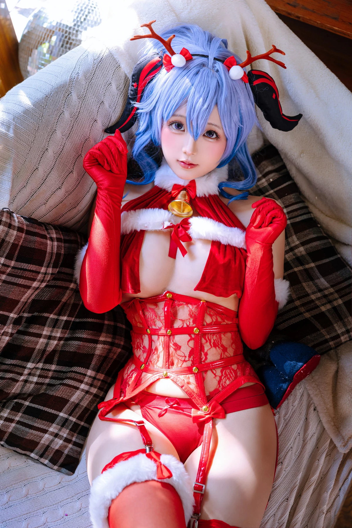 Xgyw.Org_Cosplay美女日奈娇甘雨圣诞主题性感红色情趣内衣配红丝吊袜秀丰腴身材惹火诱惑写真120P