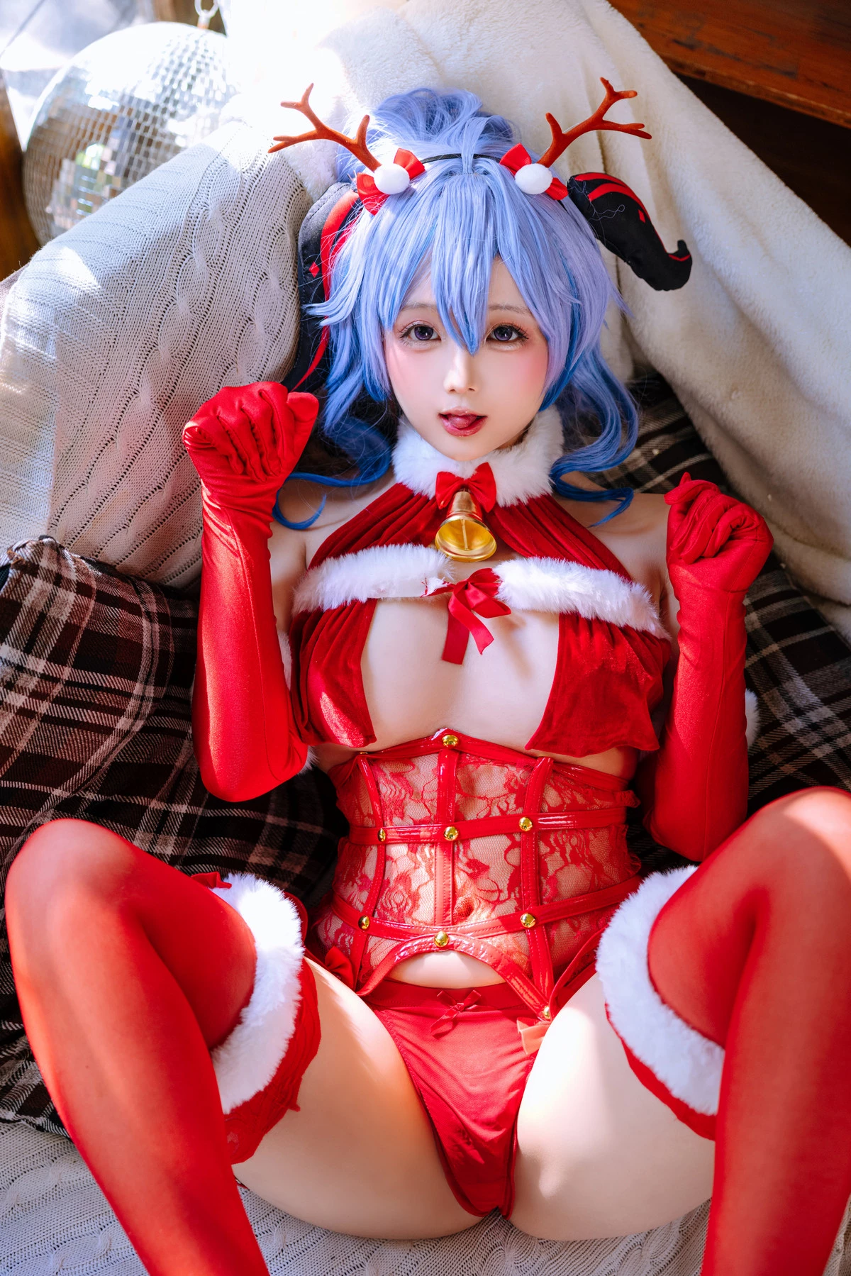 Xgyw.Org_Cosplay美女日奈娇甘雨圣诞主题性感红色情趣内衣配红丝吊袜秀丰腴身材惹火诱惑写真120P