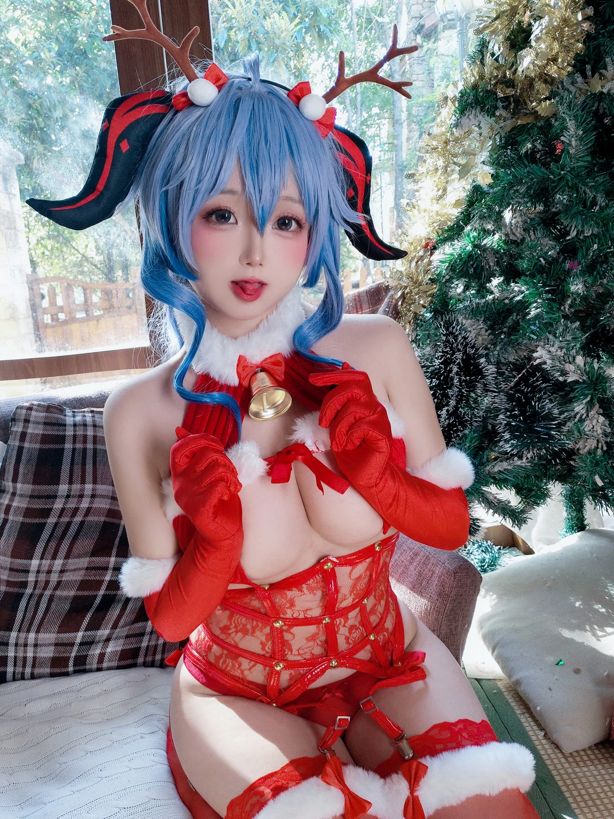 Xgyw.Org_Cosplay美女日奈娇甘雨圣诞主题性感红色情趣内衣配红丝吊袜秀丰腴身材惹火诱惑写真120P