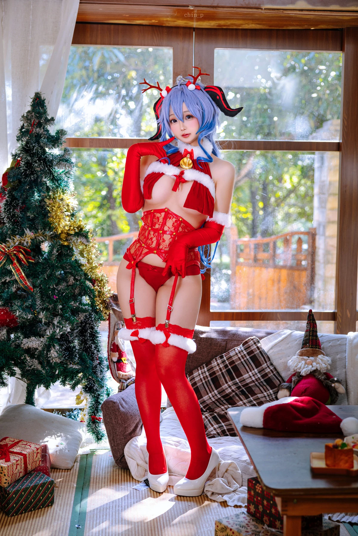 Xgyw.Org_Cosplay美女日奈娇甘雨圣诞主题性感红色情趣内衣配红丝吊袜秀丰腴身材惹火诱惑写真120P