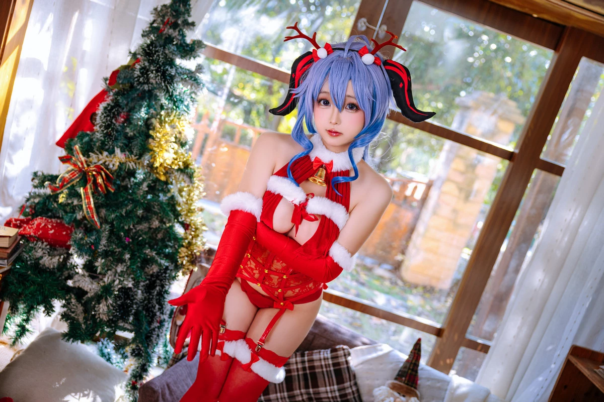 Xgyw.Org_Cosplay美女日奈娇甘雨圣诞主题性感红色情趣内衣配红丝吊袜秀丰腴身材惹火诱惑写真120P