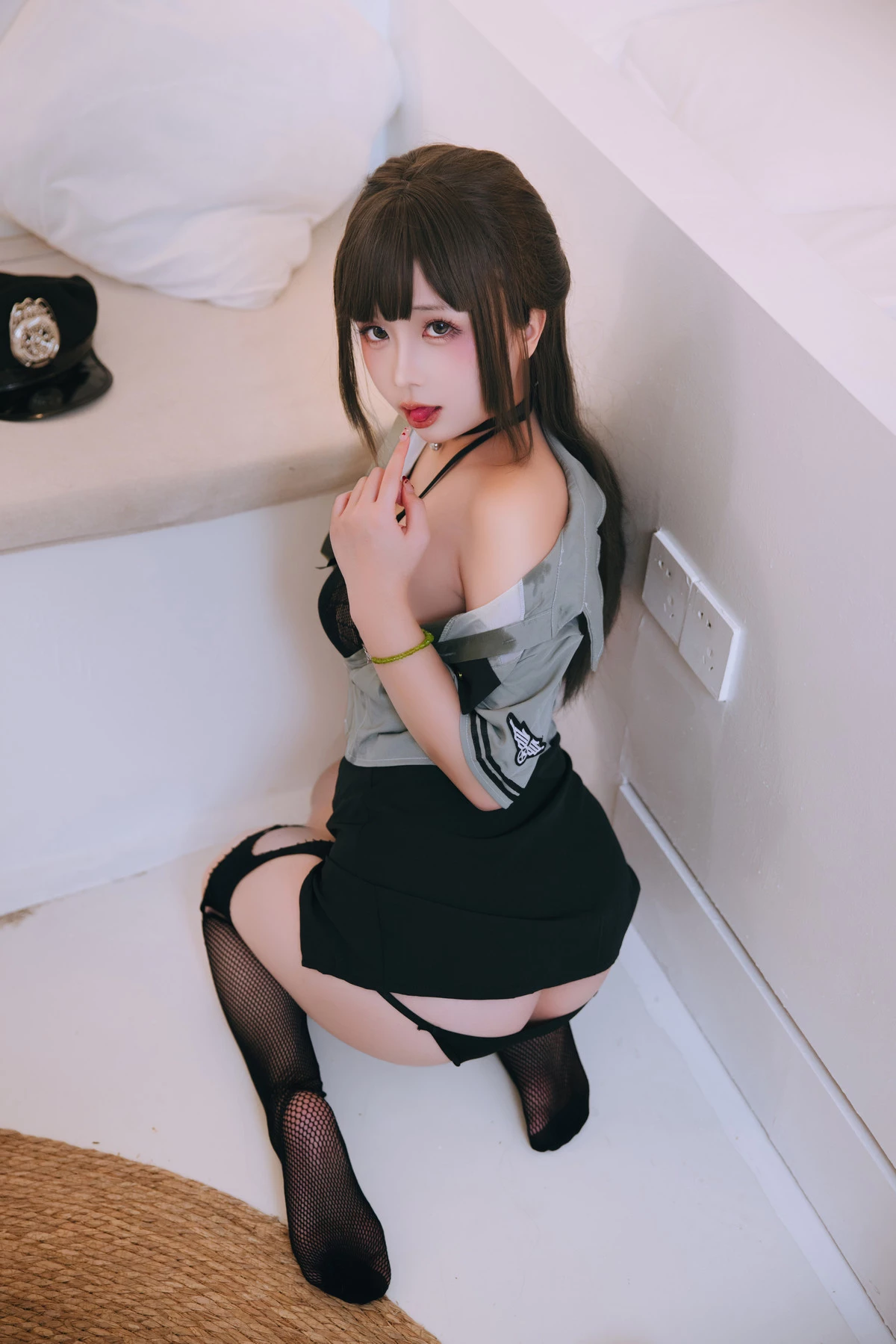 Xgyw.Org_Cosplay美女日奈娇Instructor主题性感制服露蕾丝内衣+黑色情趣内衣秀惹火身材诱惑写真140P