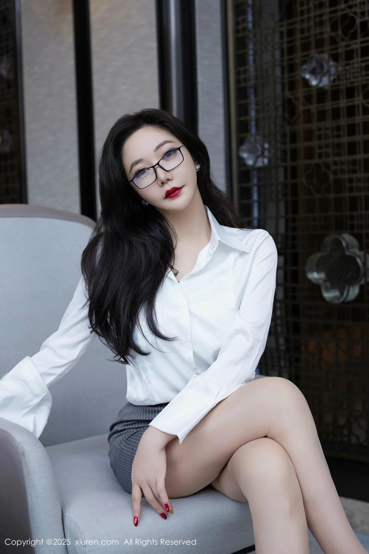 Xgyw.Org_XiuRen第9976期_女神心妍小公主性感白衬衫配灰短裙露蓝色内衣秀完美诱身材惑写真74P