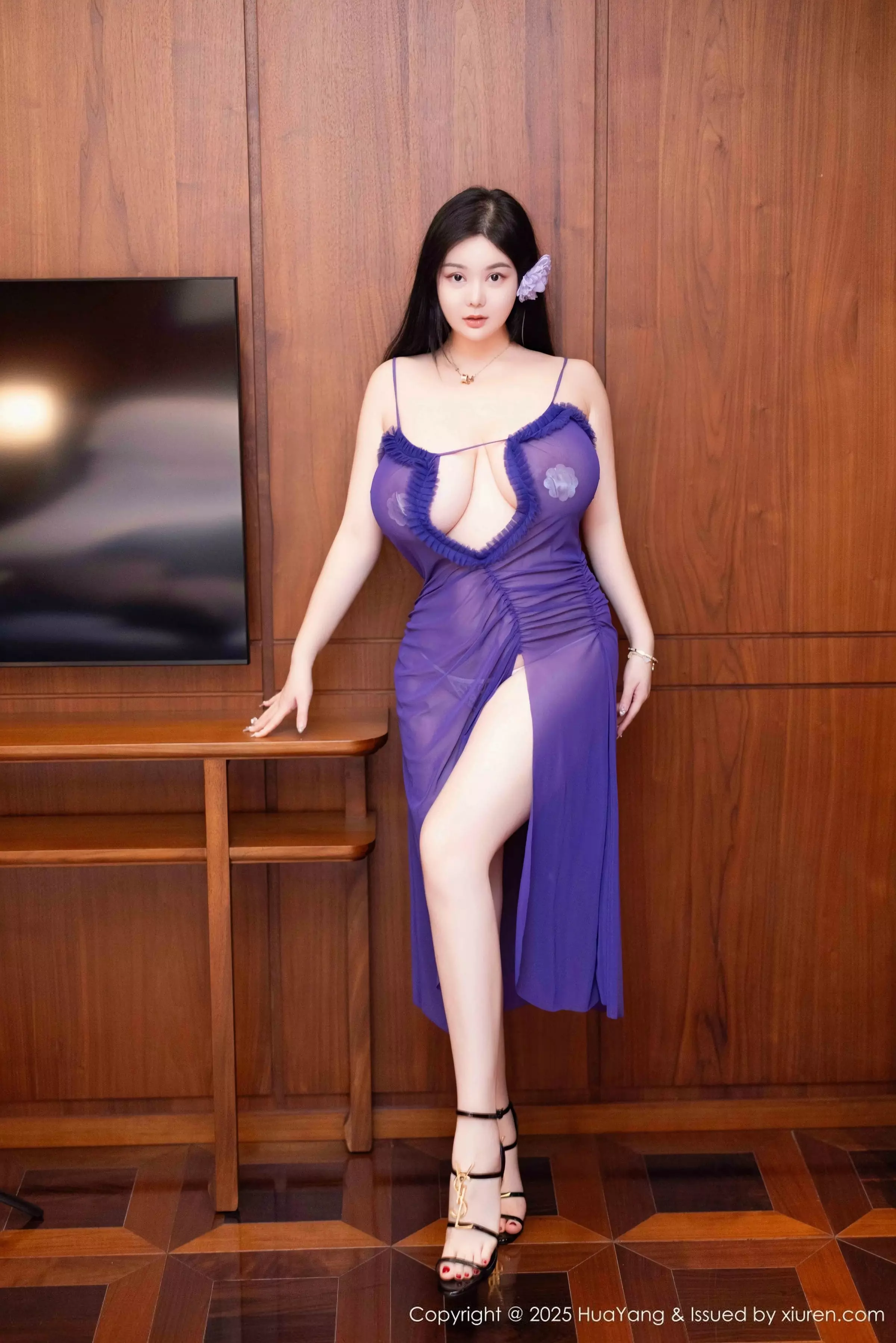 Xgyw.Org_[HuaYang花漾]Vol.635_女神易阳Silvia私房性感紫色吊带连衣裙秀丰乳肥臀惹火诱惑写真57P